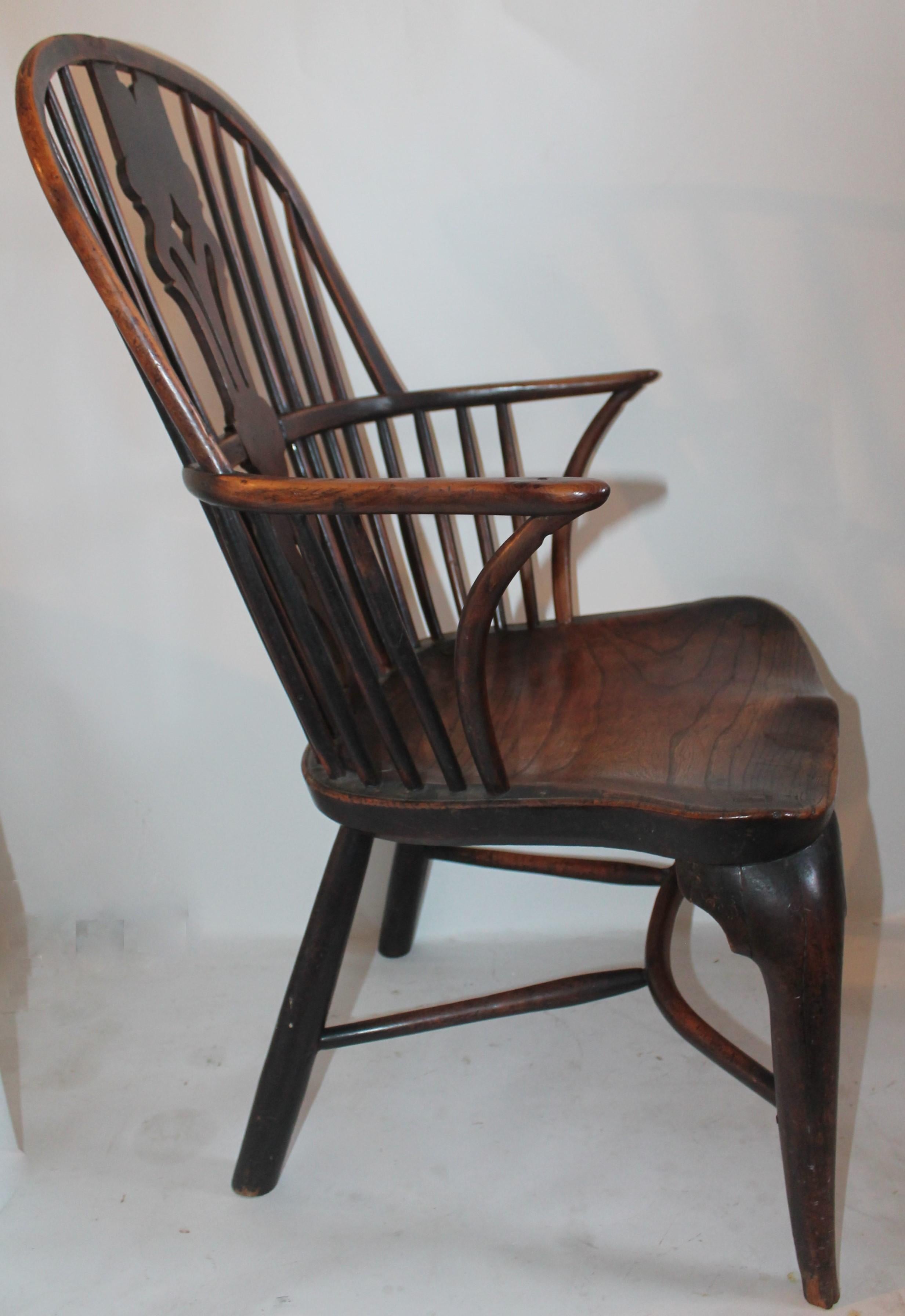 Hand-Crafted 18th Century English Windsor Side Chair For Sale