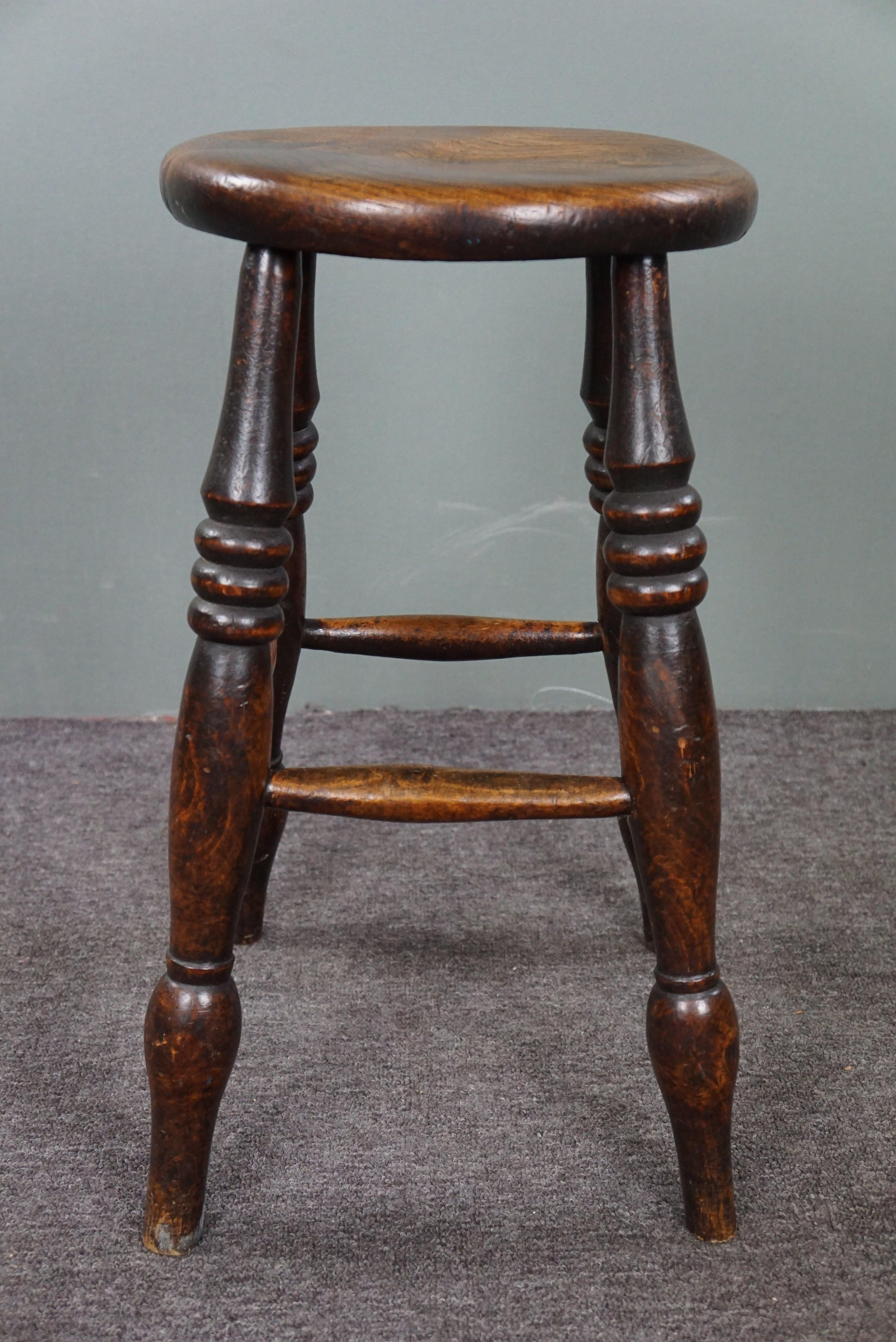 18th Century 18th-century English Windsor Stool in very good condition For Sale