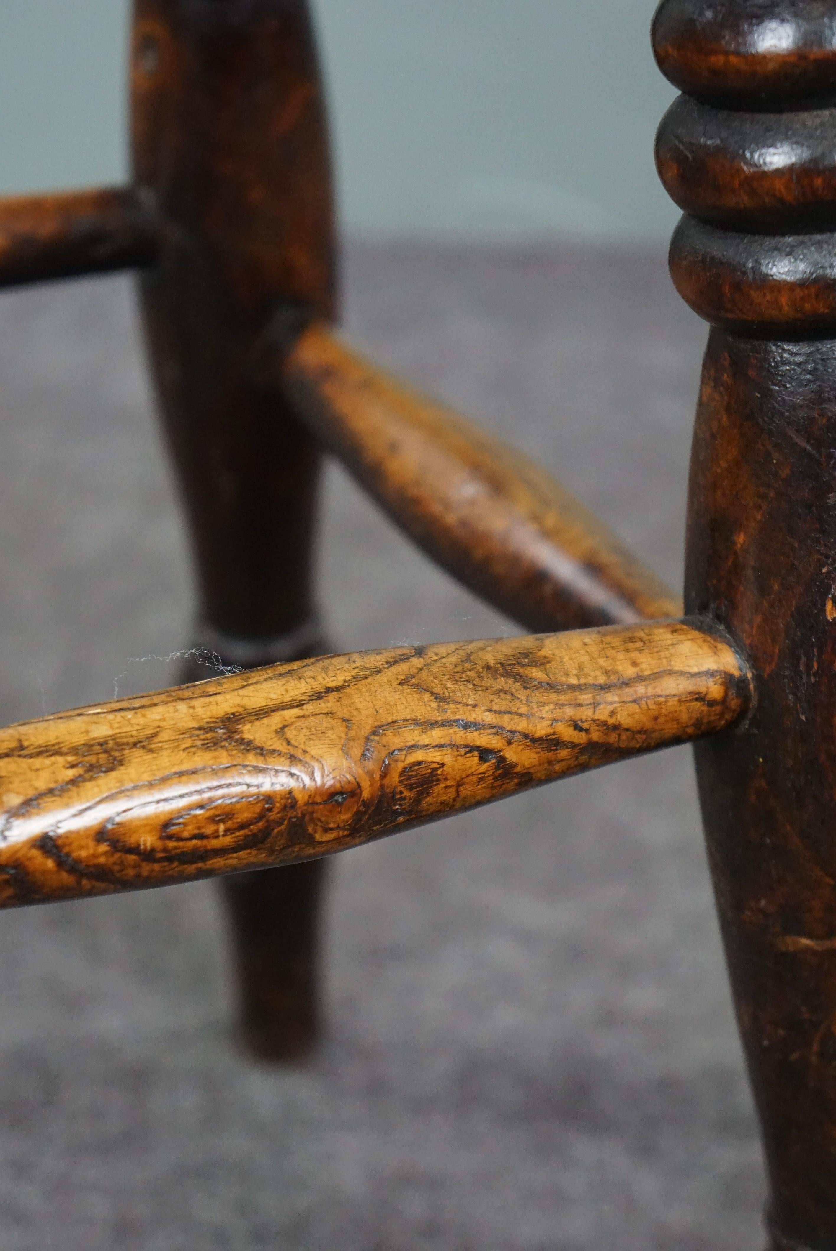 18th-century English Windsor Stool in very good condition For Sale 3