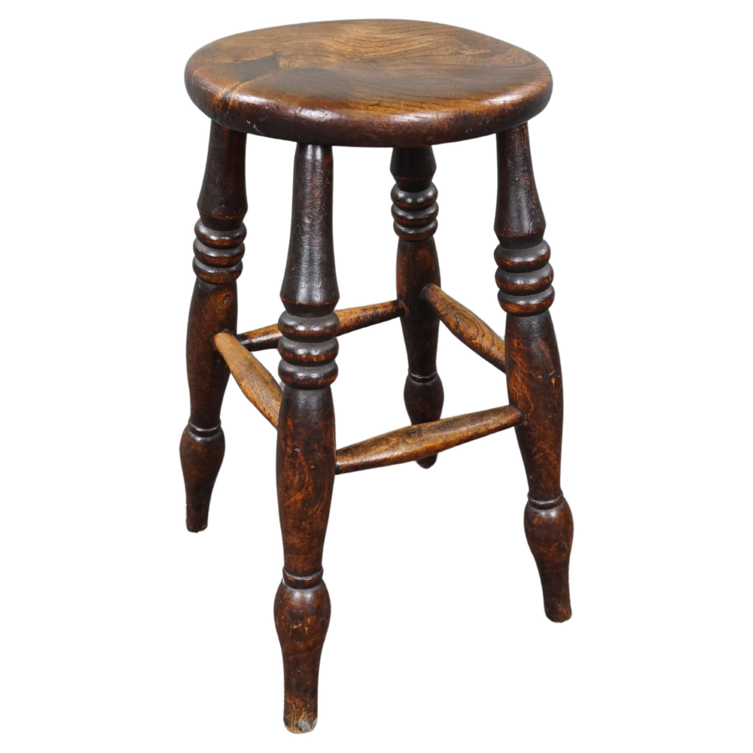 18th-century English Windsor Stool in very good condition For Sale