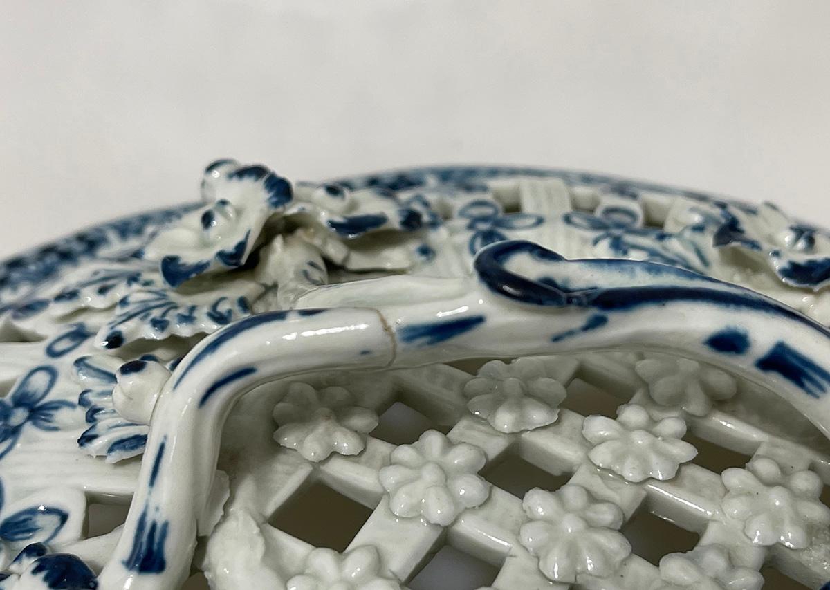Dos cestos con tapa de porcelana Worcester inglesa del siglo XVIII, ca. 1770 en venta 6