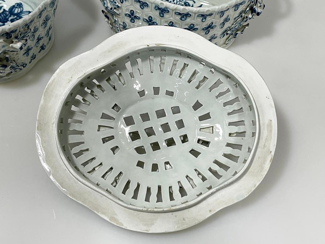 Dos cestos con tapa de porcelana Worcester inglesa del siglo XVIII, ca. 1770 en venta 7