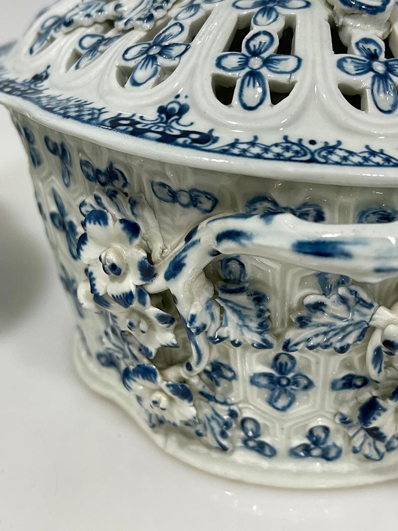 Dos cestos con tapa de porcelana Worcester inglesa del siglo XVIII, ca. 1770 en venta 8