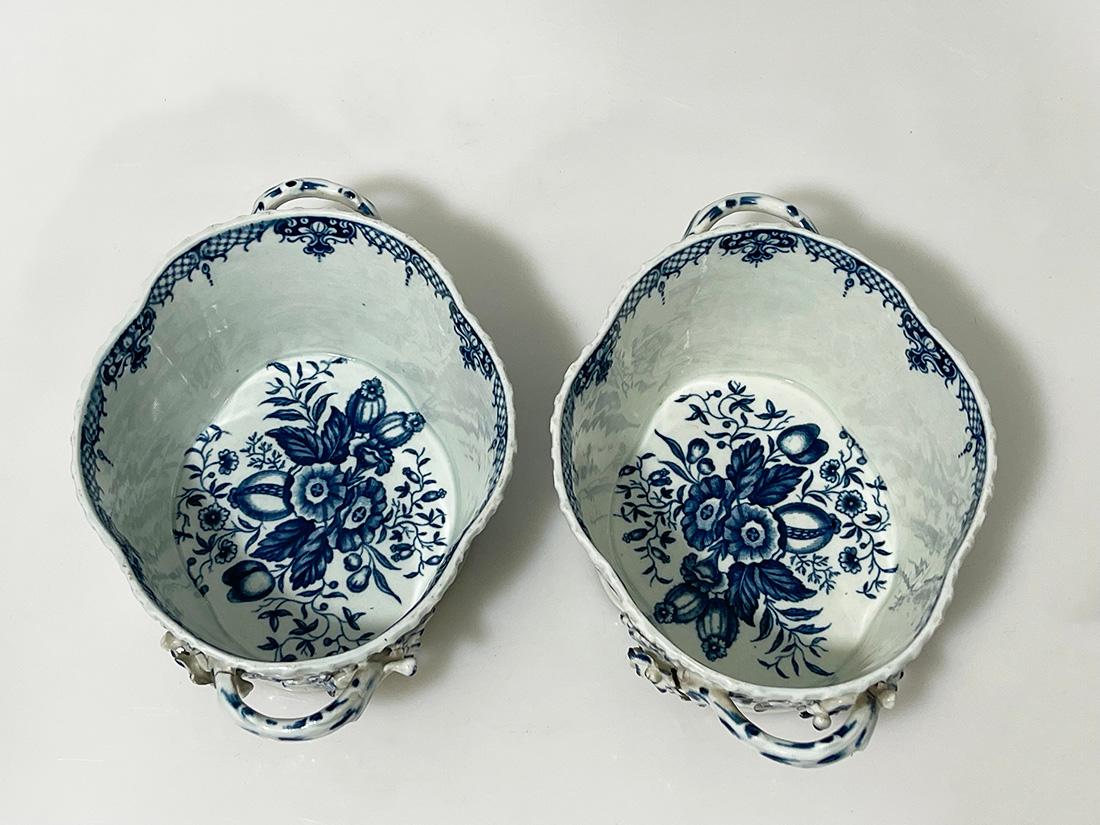 Dos cestos con tapa de porcelana Worcester inglesa del siglo XVIII, ca. 1770 Porcelana en venta
