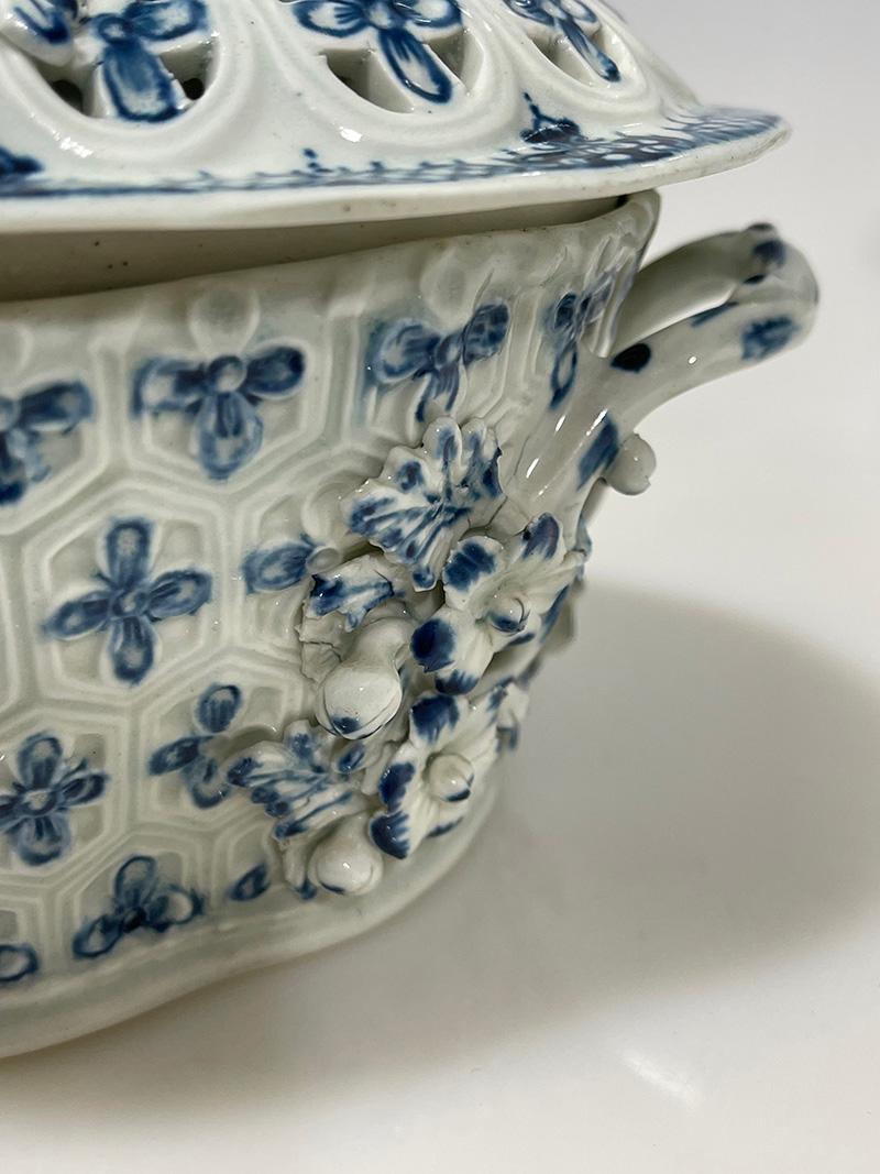 Dos cestos con tapa de porcelana Worcester inglesa del siglo XVIII, ca. 1770 en venta 2