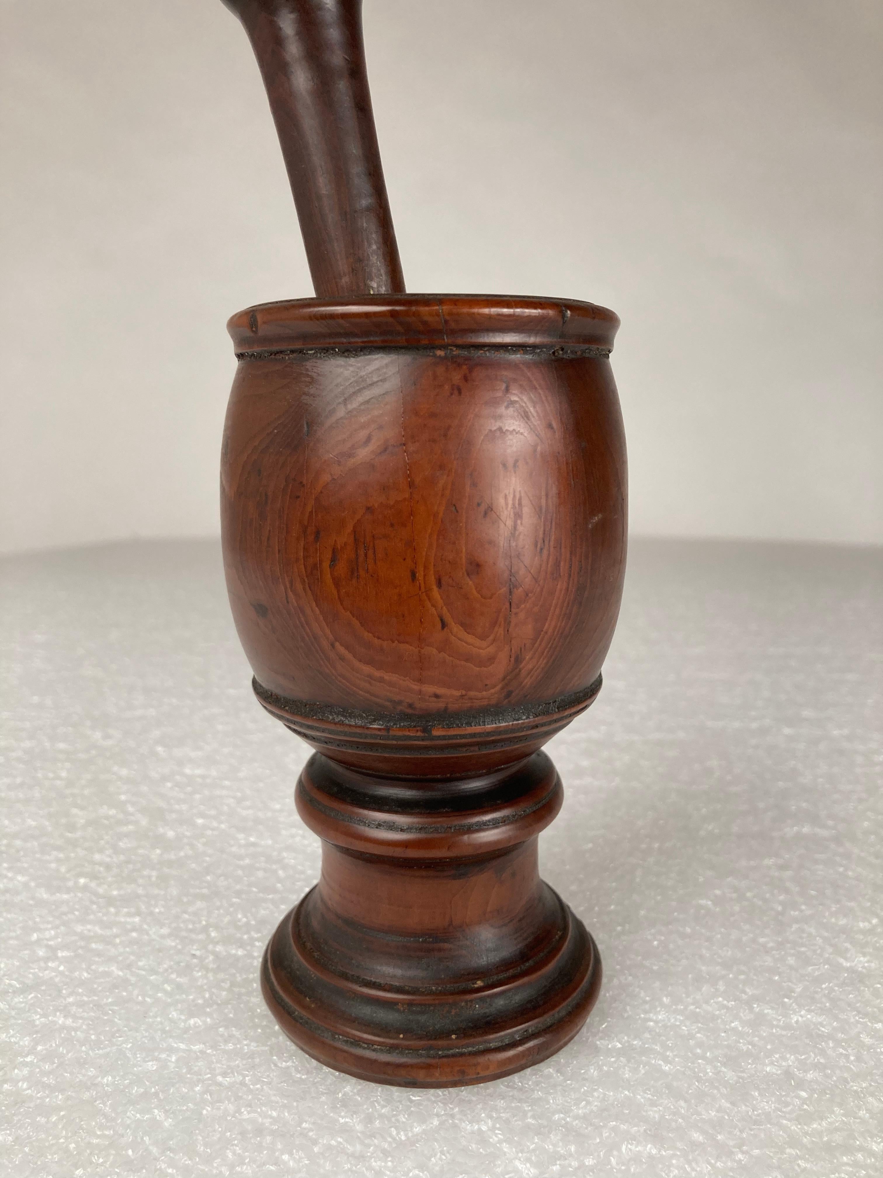 18th Century English Treen Yew Wood Mortar and Pestle  For Sale 4