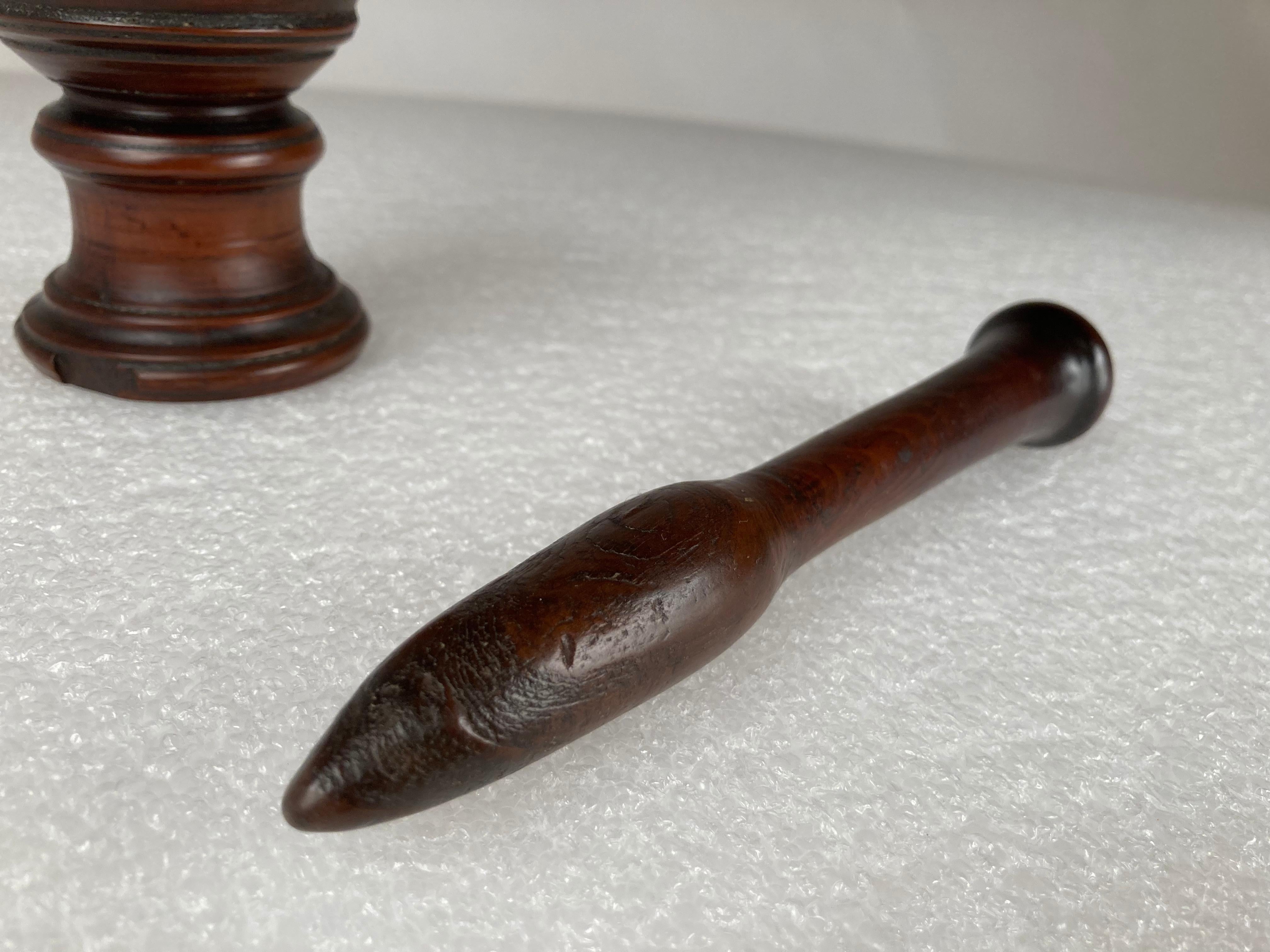 18th Century English Treen Yew Wood Mortar and Pestle  For Sale 7