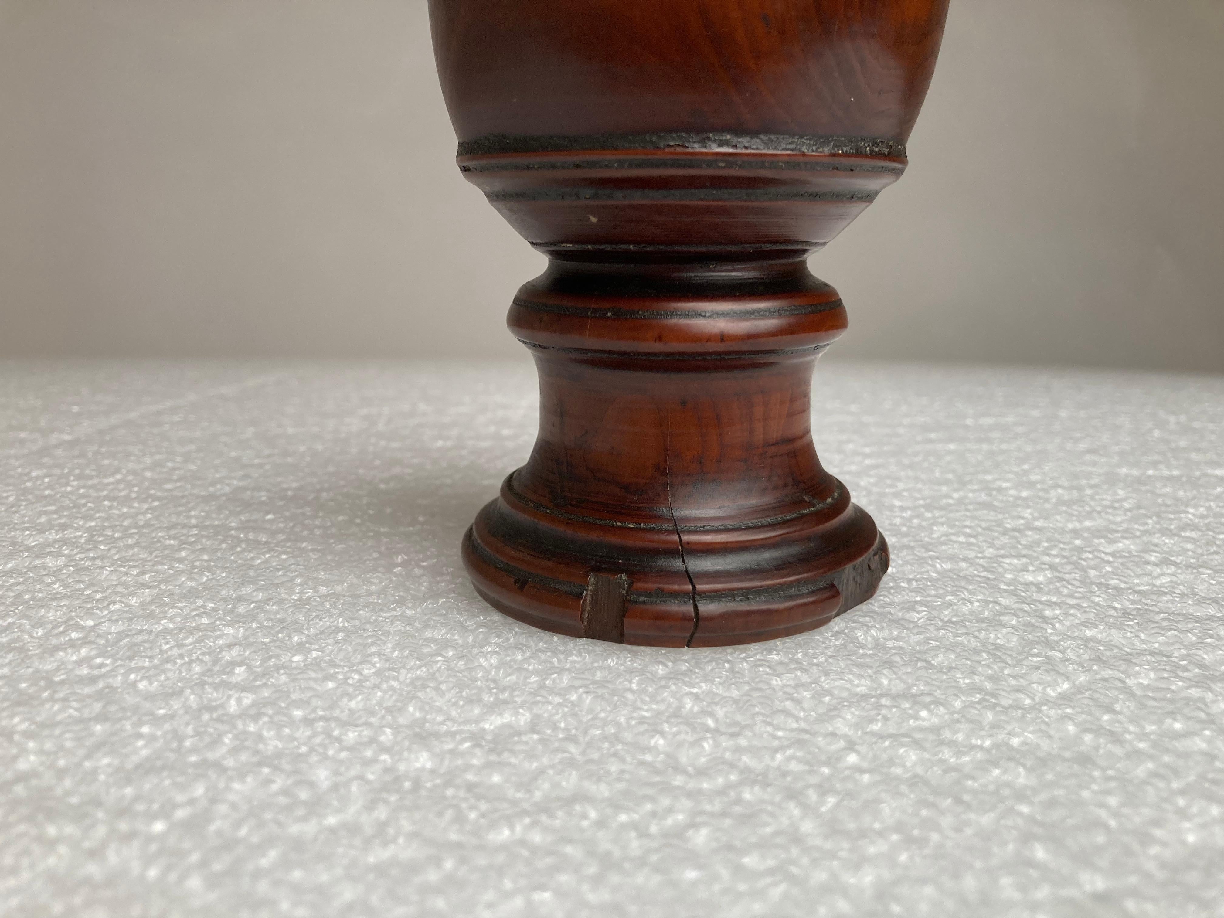 Hand-Carved 18th Century English Treen Yew Wood Mortar and Pestle  For Sale