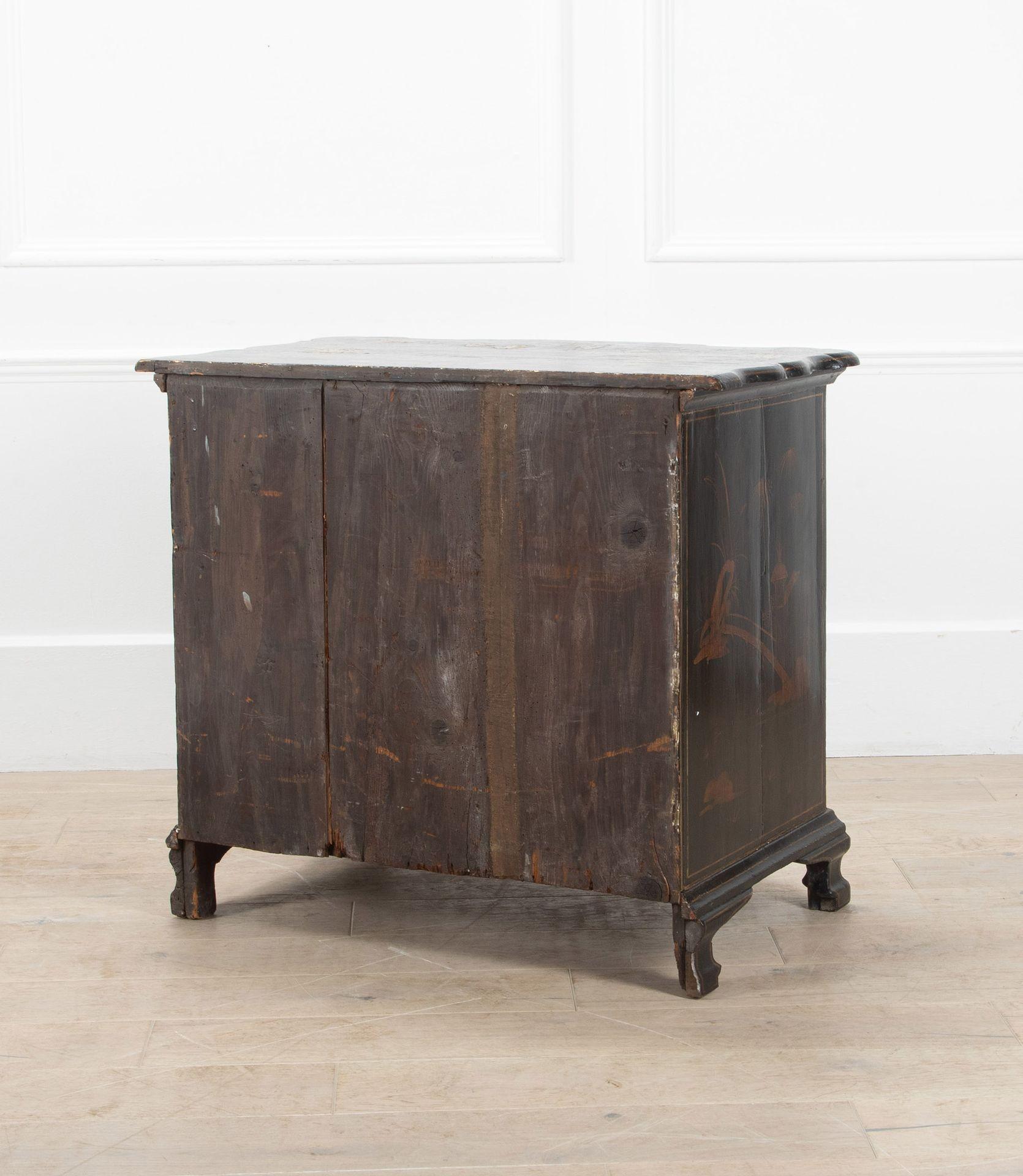 18th Century European Chinoiserie Lacquered Commode 6