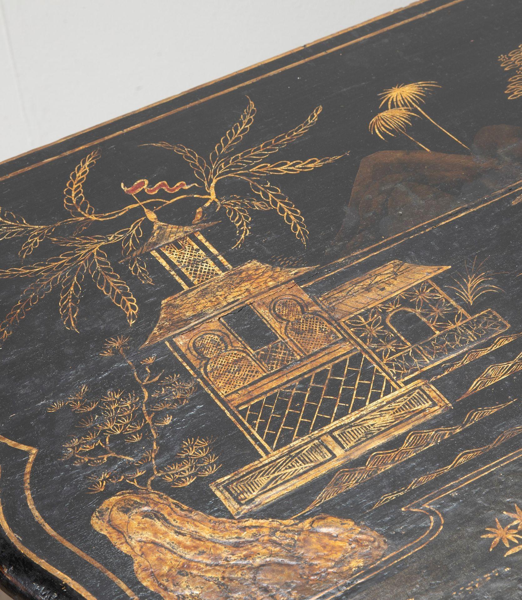 Wood 18th Century European Chinoiserie Lacquered Commode