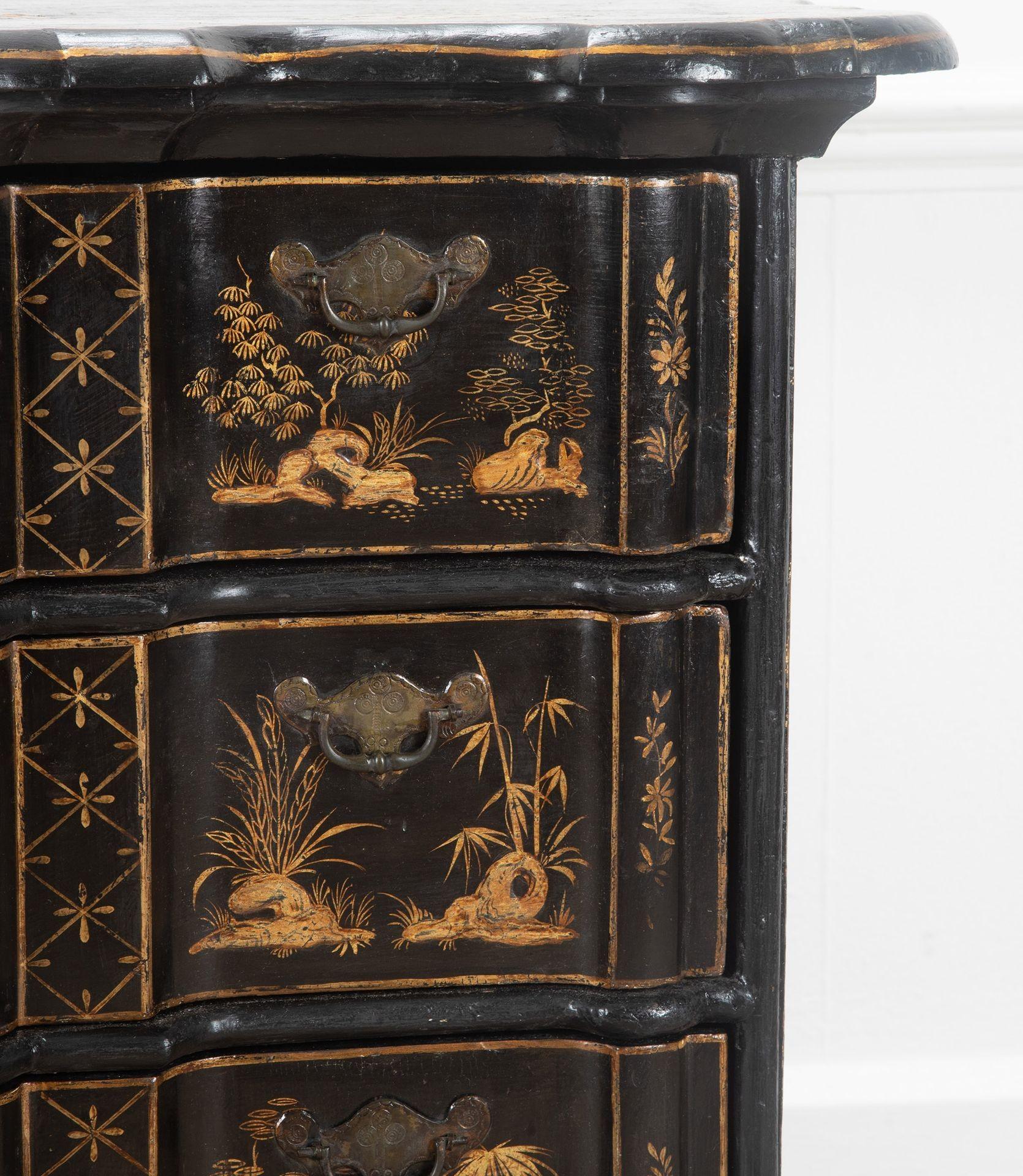 18th Century European Chinoiserie Lacquered Commode 2