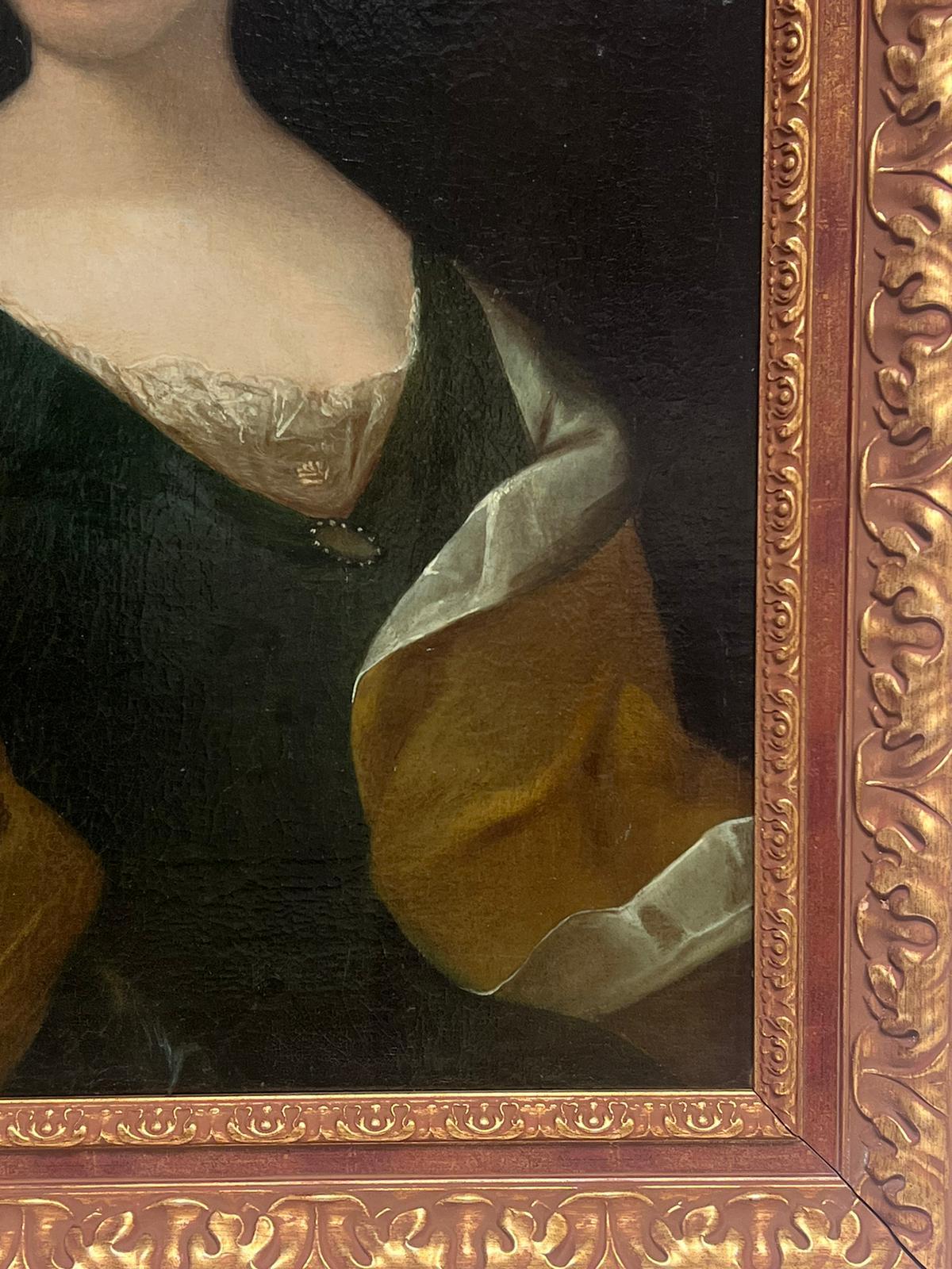 Grand portrait à l'huile européen du 18ème siècle représentant une noble dame portant des colliers de dentelle en vente 2