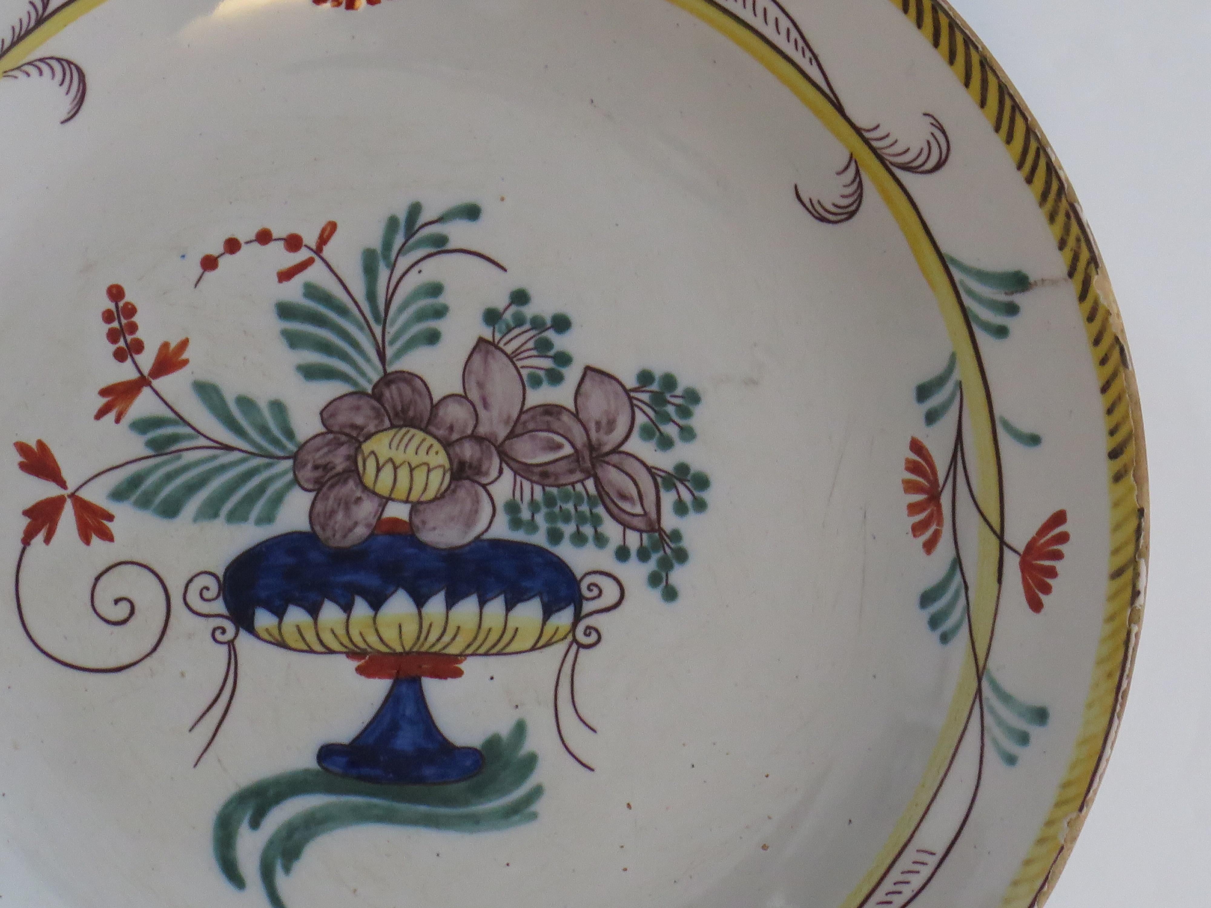 18th Century Faience Earthenware Plate - A hand painted, French circa 1780 In Good Condition For Sale In Lincoln, Lincolnshire