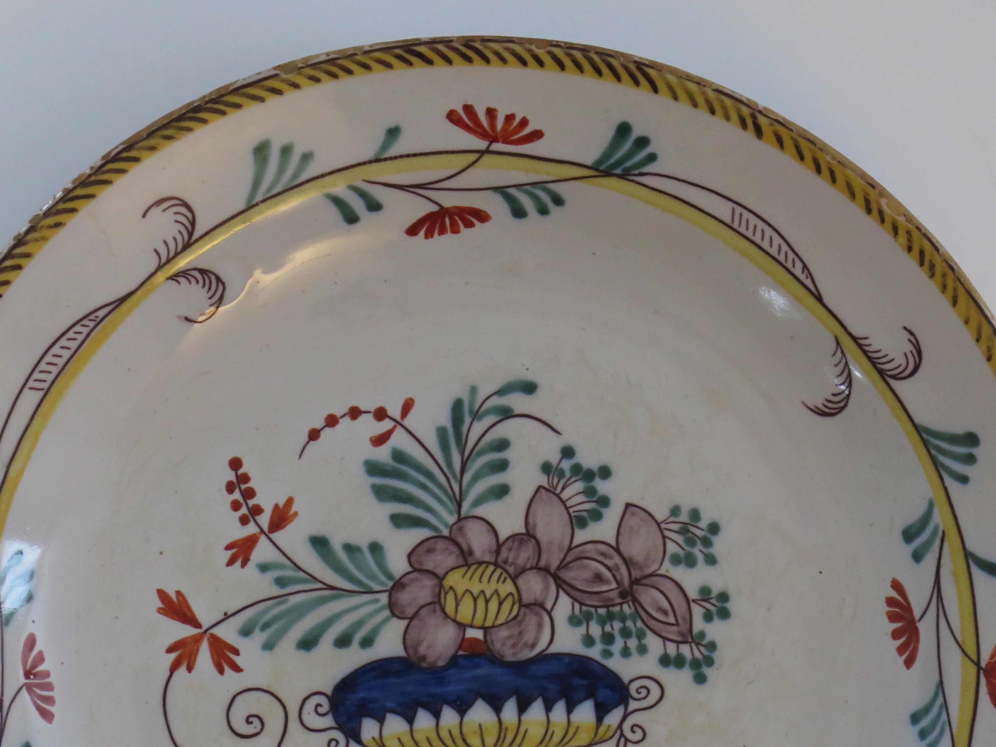 18th Century Faience Earthenware Plate -B, hand painted, French circa 1780 In Good Condition For Sale In Lincoln, Lincolnshire