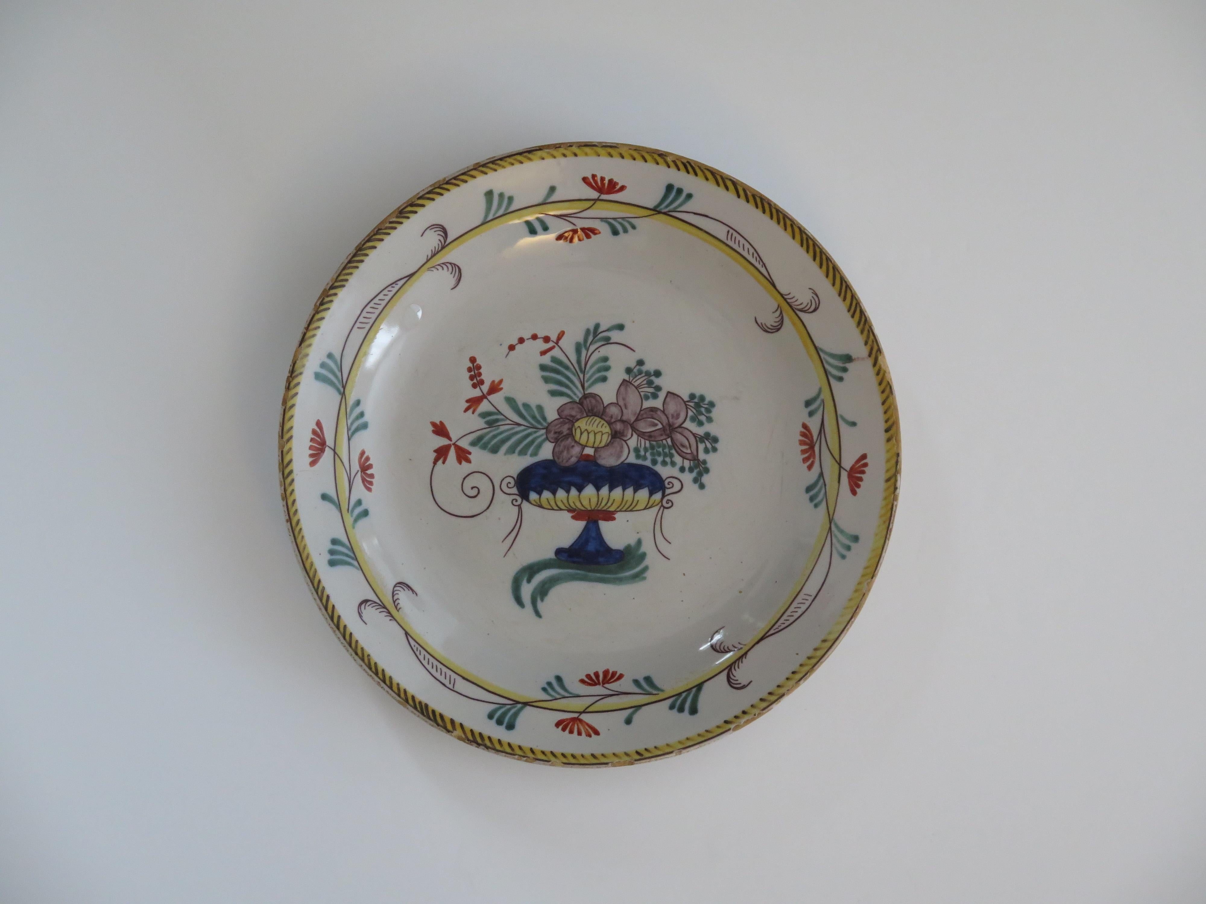Fayence-Teller aus dem 18. Jahrhundert - handbemalt, französisch um 1780 (Tonware) im Angebot