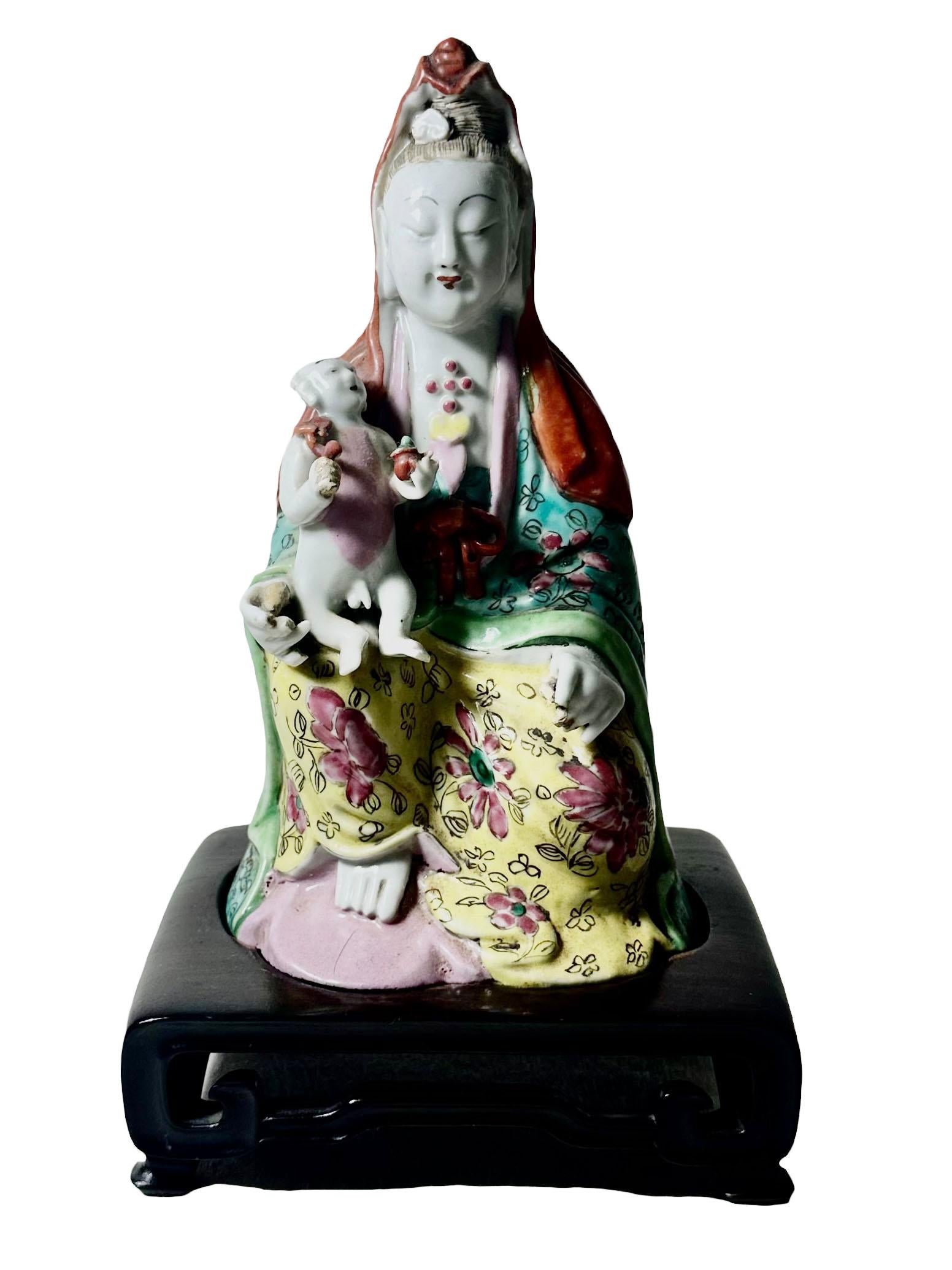 Cinese Statua Famille Rose del XVIII secolo in vendita