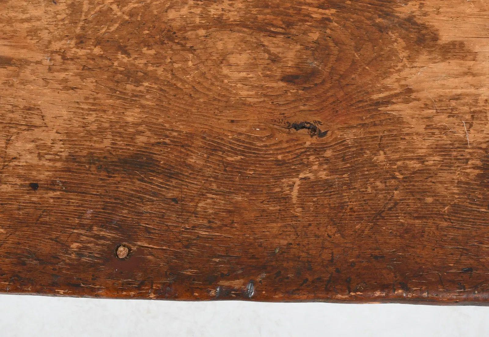 American 18th Century Farm Table made of pine and maple For Sale