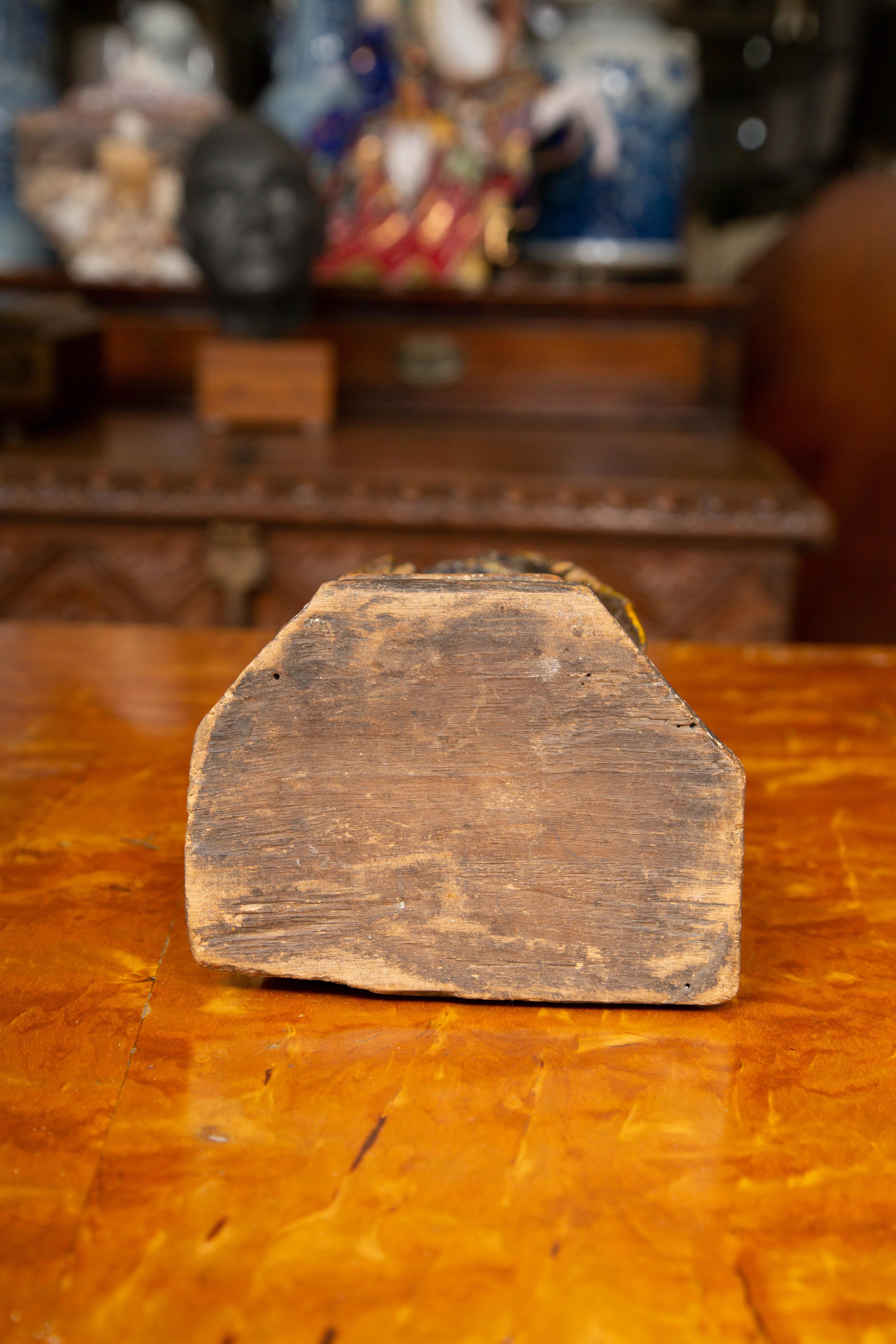 Santo femenino del siglo XVIII sobre pedestal Otro en venta