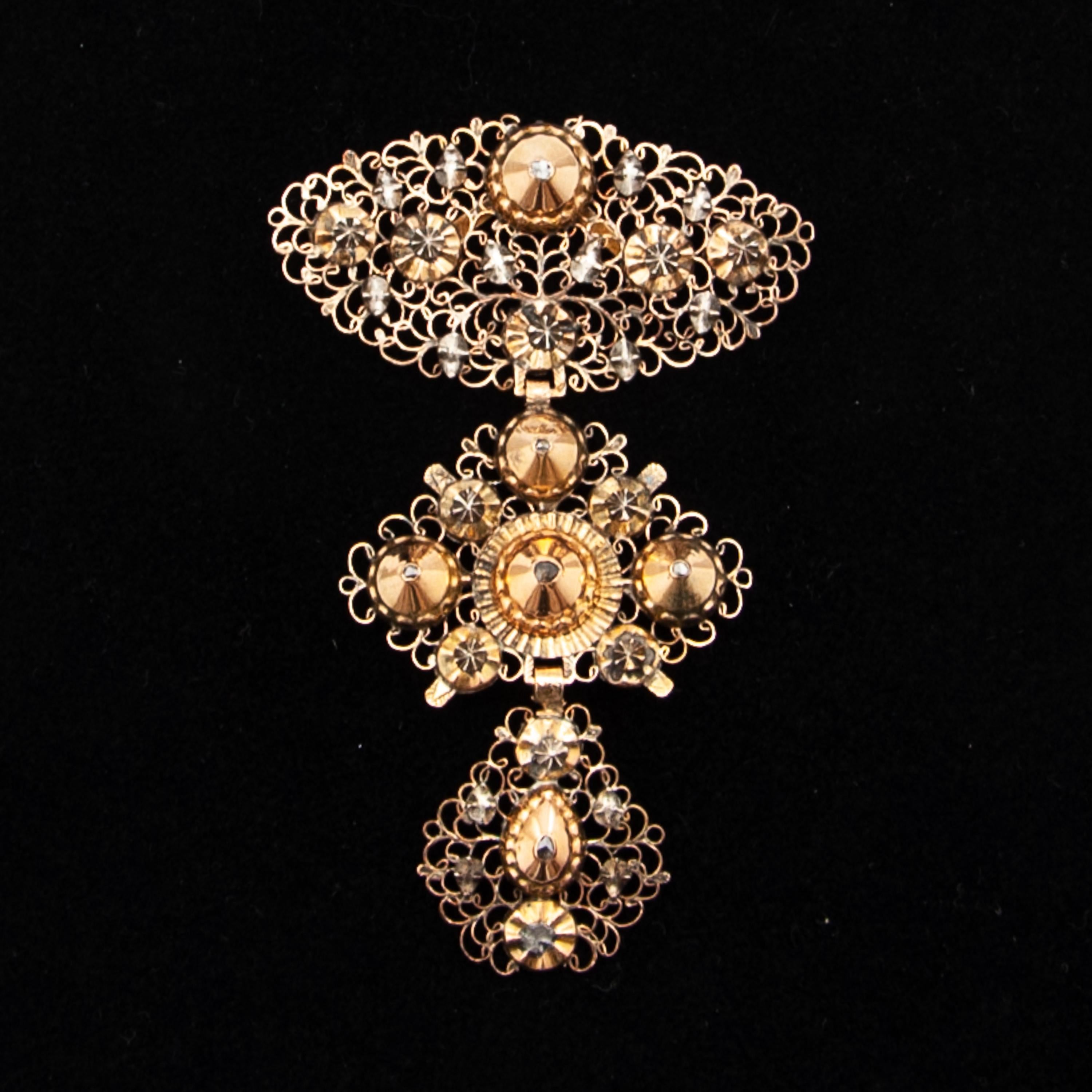 Pendentif croix antique des années 1750 en or 18 carats et diamants en vente 3