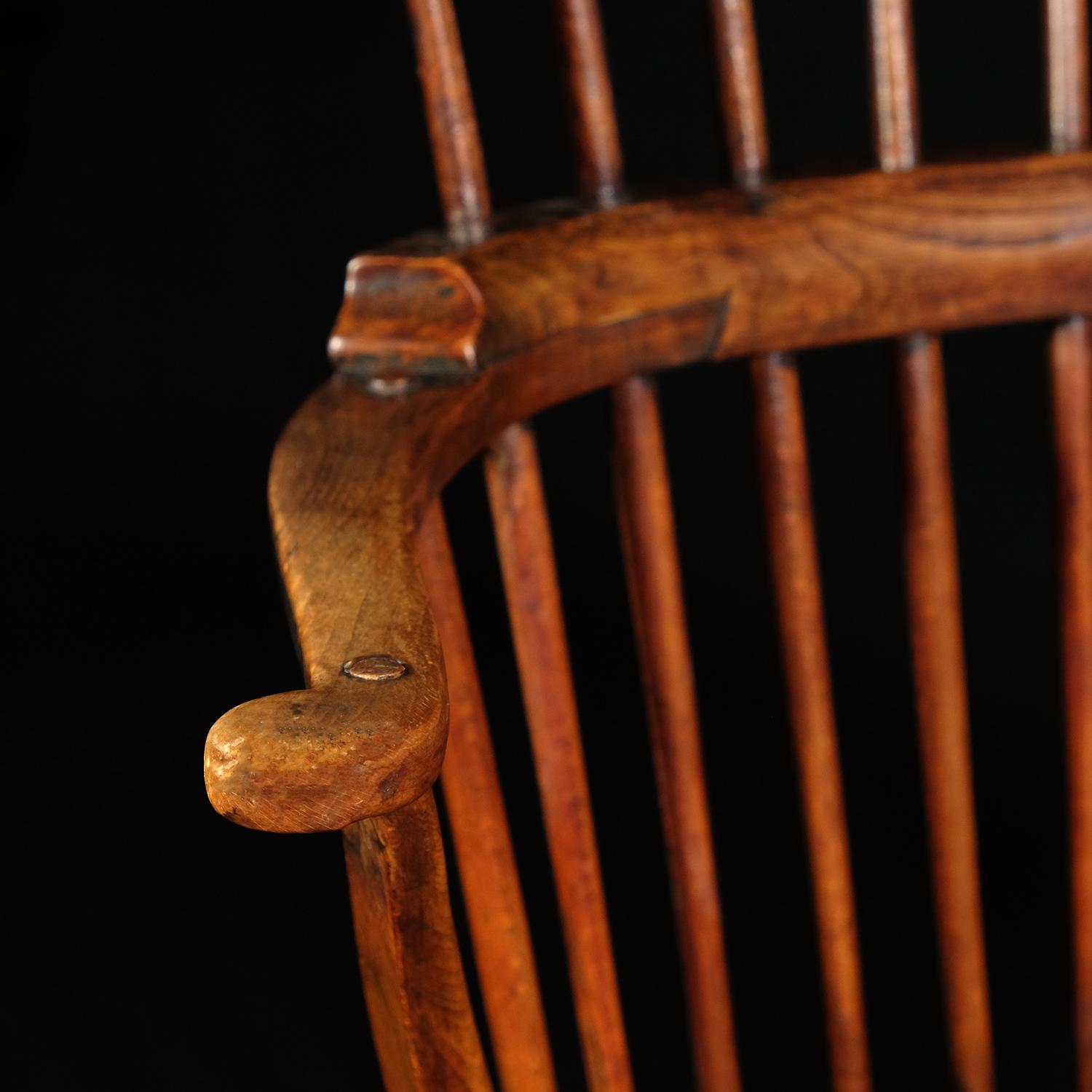 18th Century Fine English West Country Comb Back Windsor Chair, Fruitwood In Good Condition In Totnes, GB