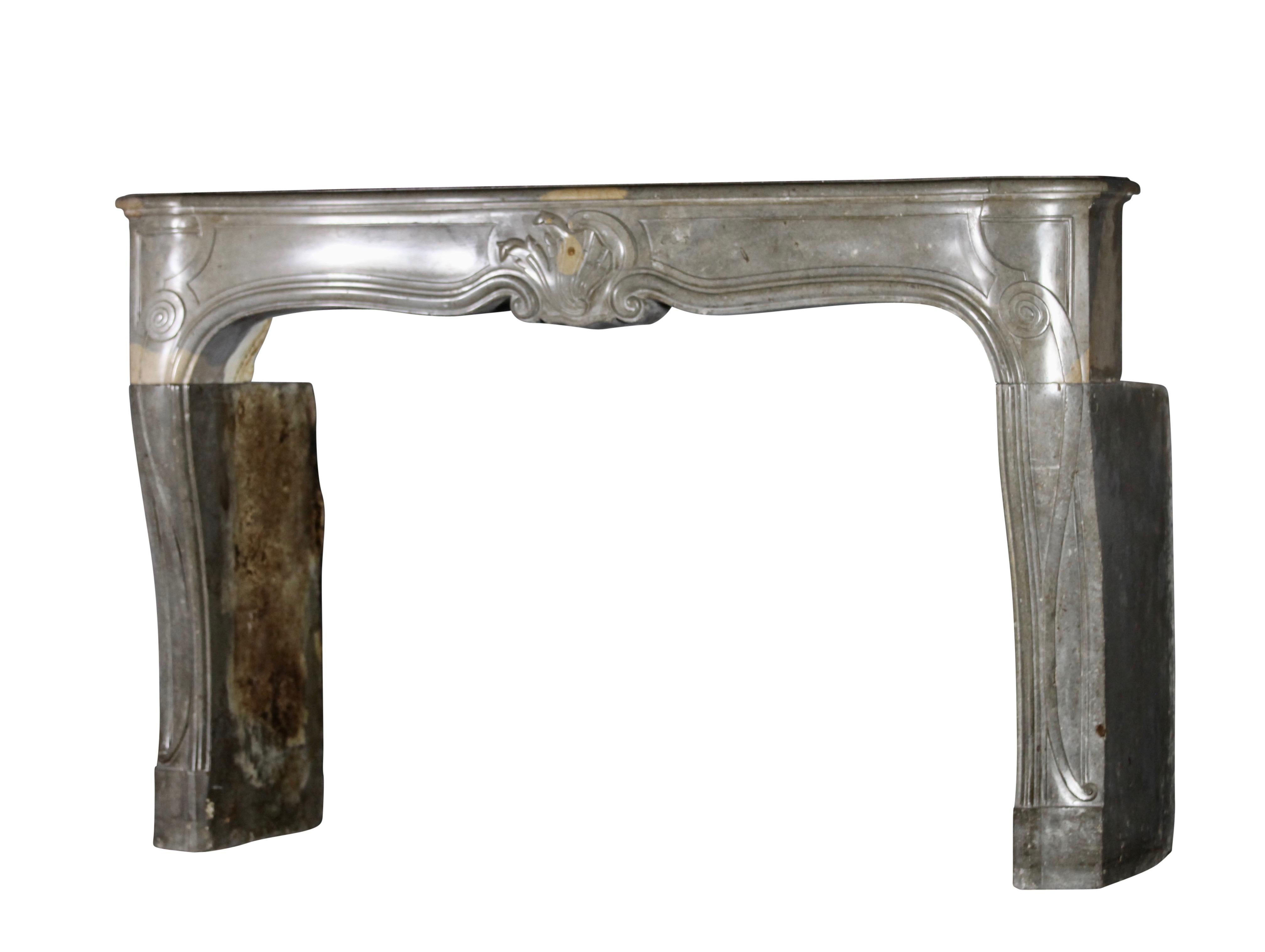 Hand-Carved 18th Century Fine European Regency Bicolor Marble Hard Stone Antique Mantle For Sale