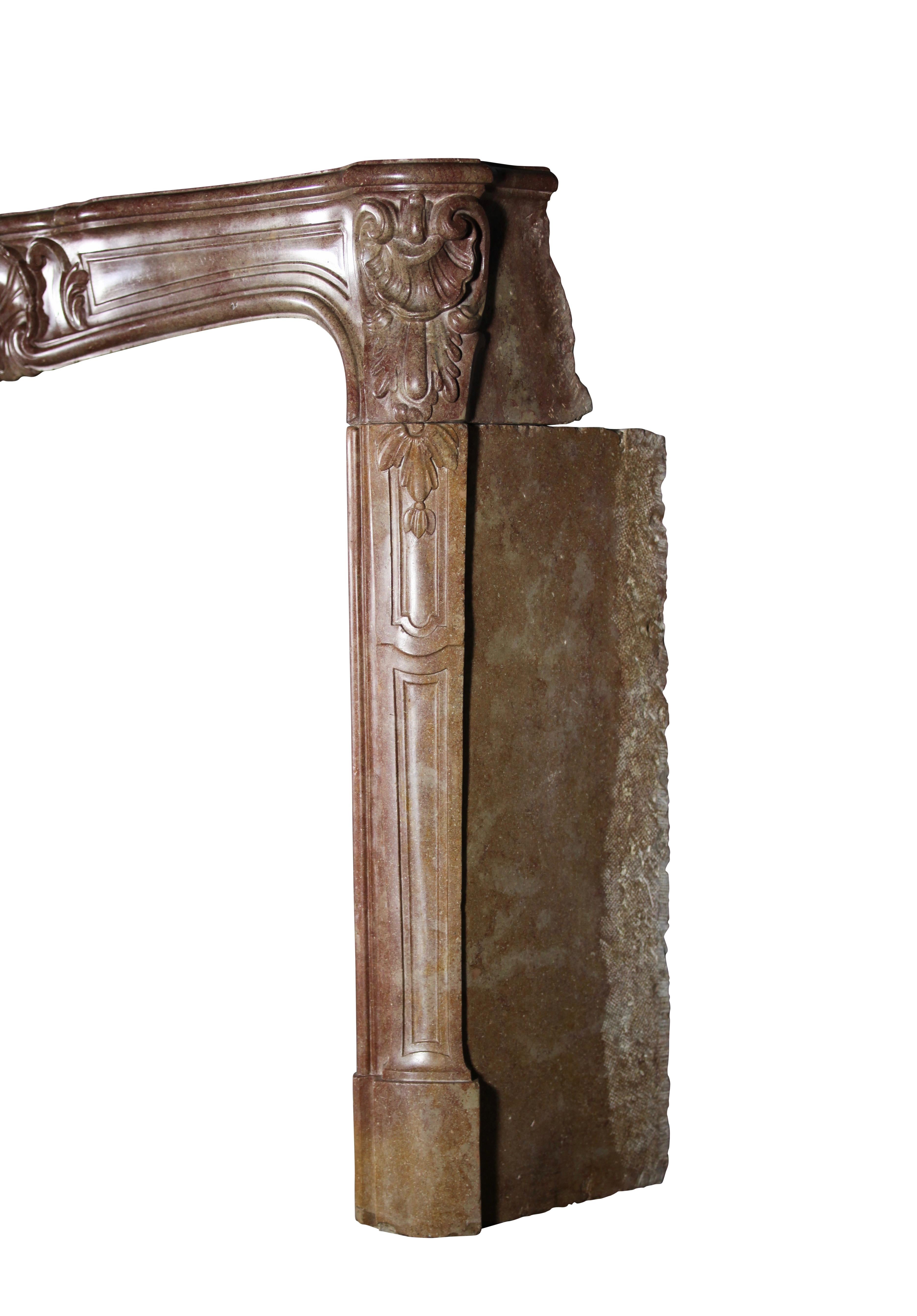 Marbre Encadrement de cheminée ancien en marbre fin français du 18ème siècle en vente