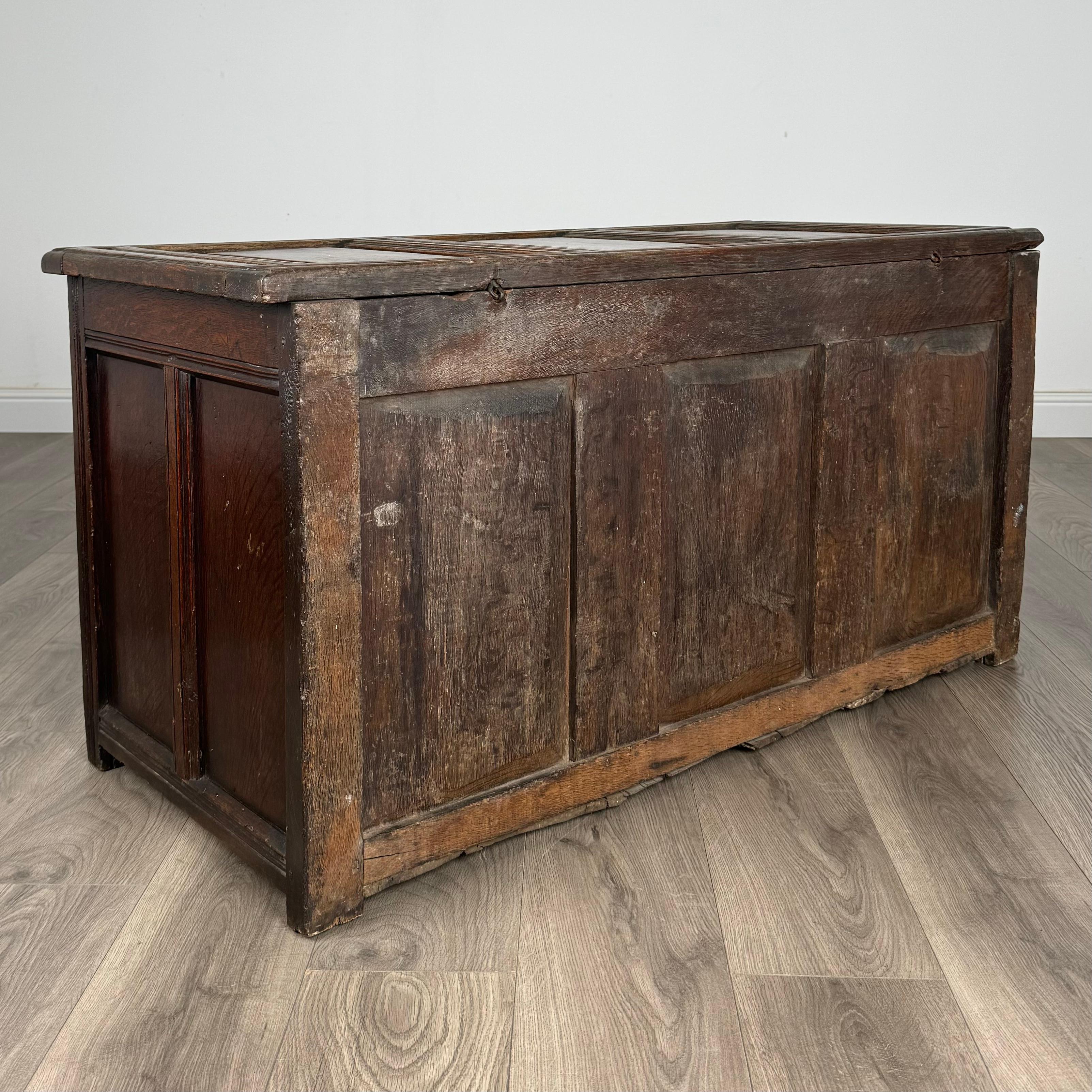 18th Century Fine Quality Coffer In Oak ( REF AF-3255 ) For Sale 1