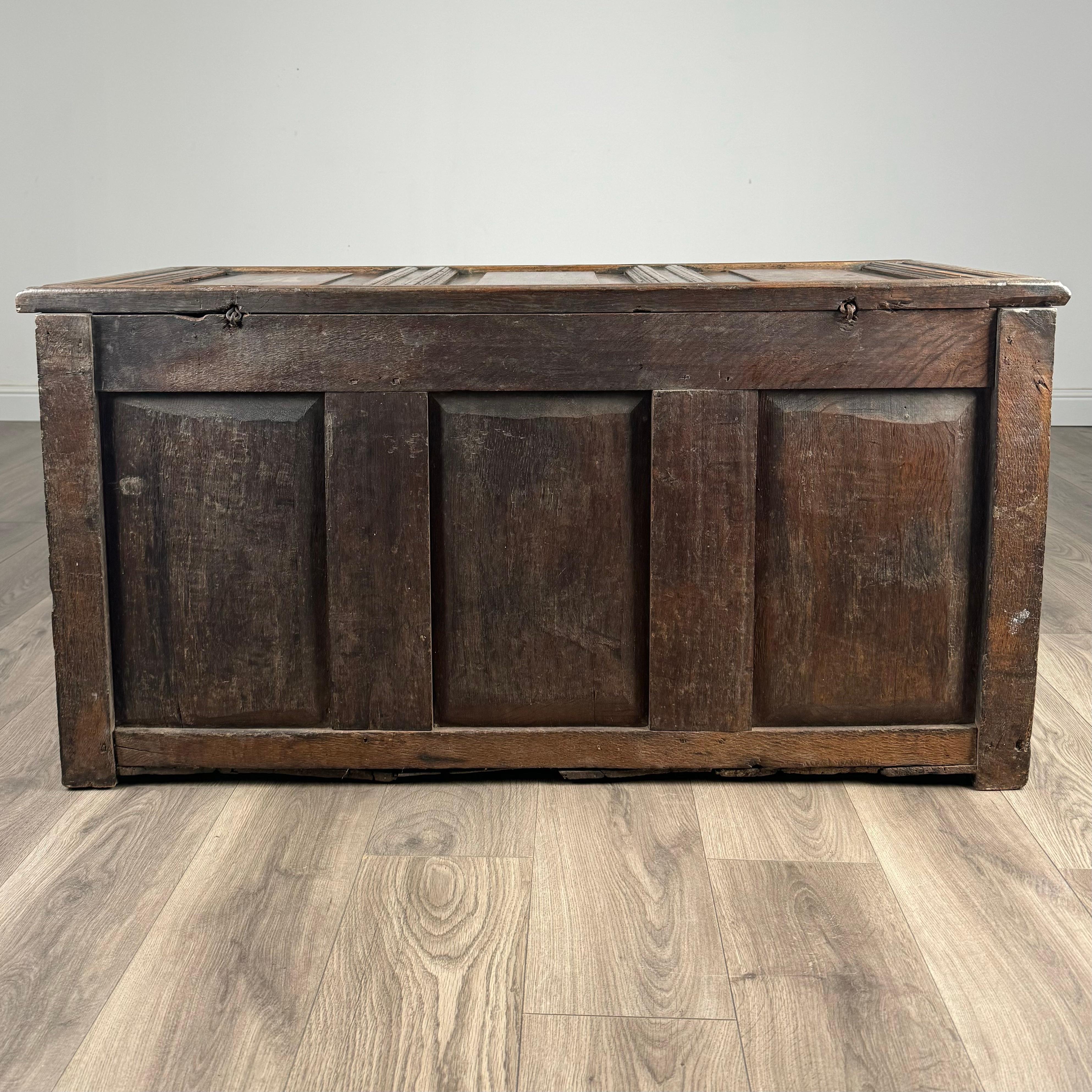 18th Century Fine Quality Coffer In Oak ( REF AF-3255 ) For Sale 2