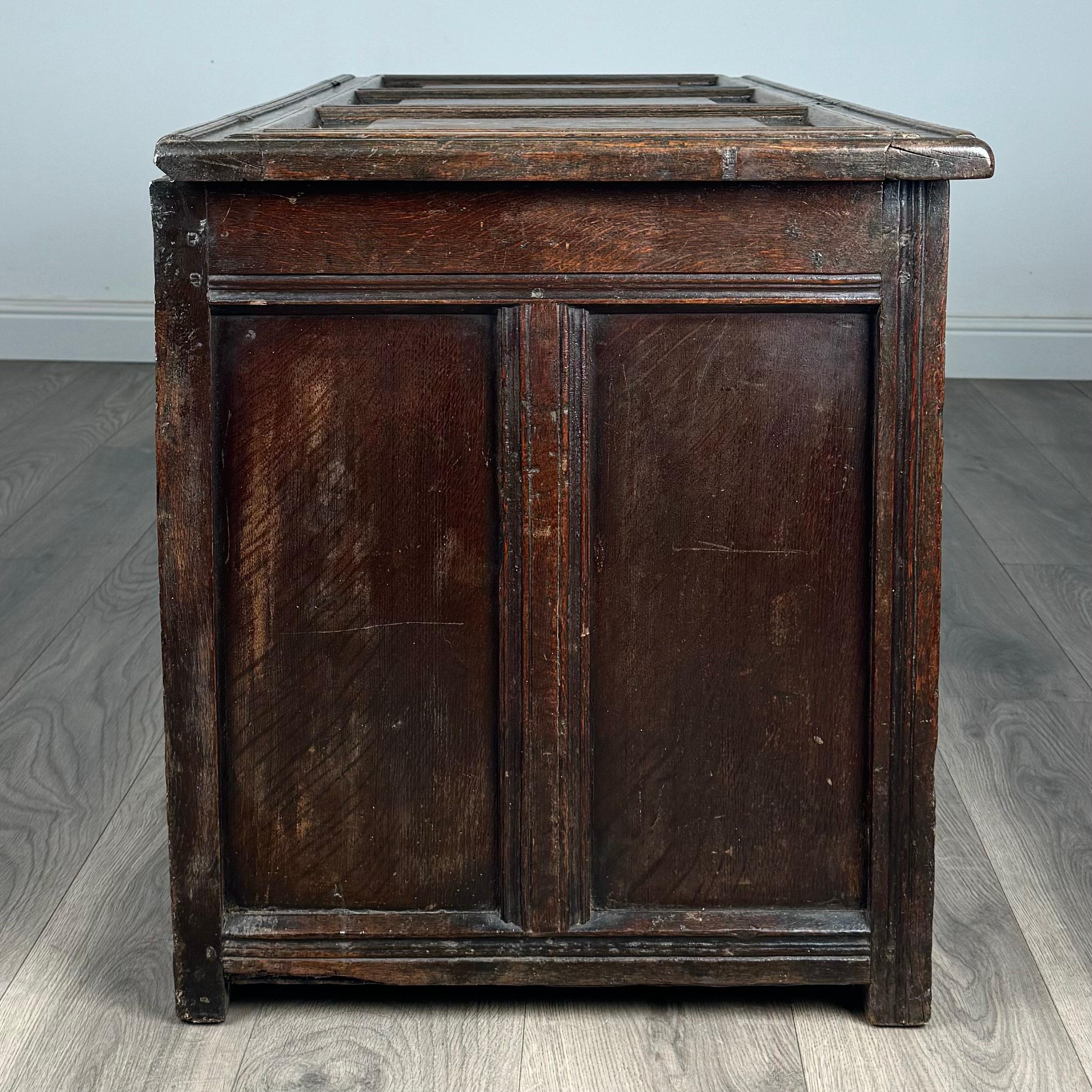 18th Century Fine Quality Coffer In Oak ( REF AF-3255 ) For Sale 4