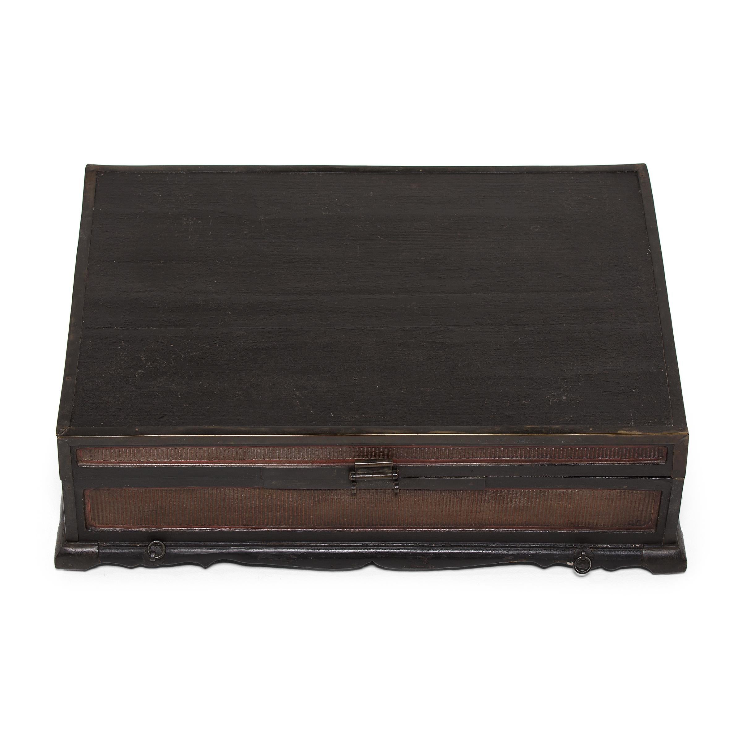 Finely Woven Chinese Scroll Trunk, c. 1750 In Good Condition In Chicago, IL