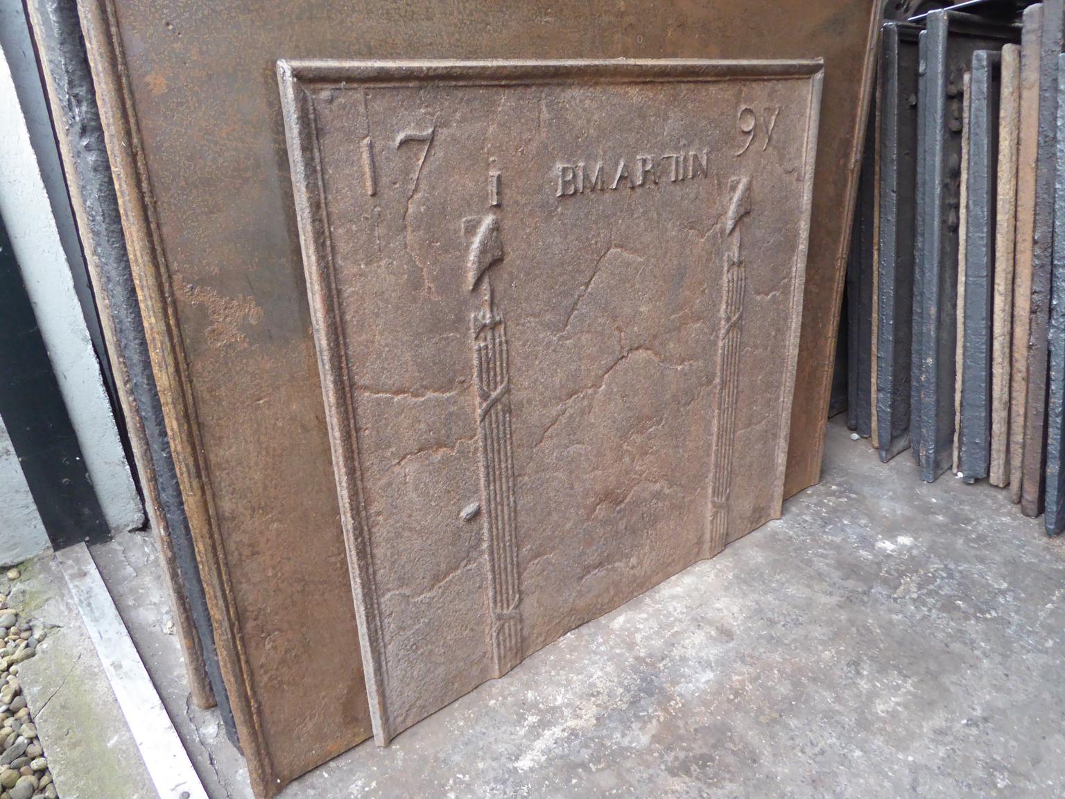 18th Century Fireback / Backsplash Pillars with Phrygian Cap In Good Condition For Sale In Amerongen, NL