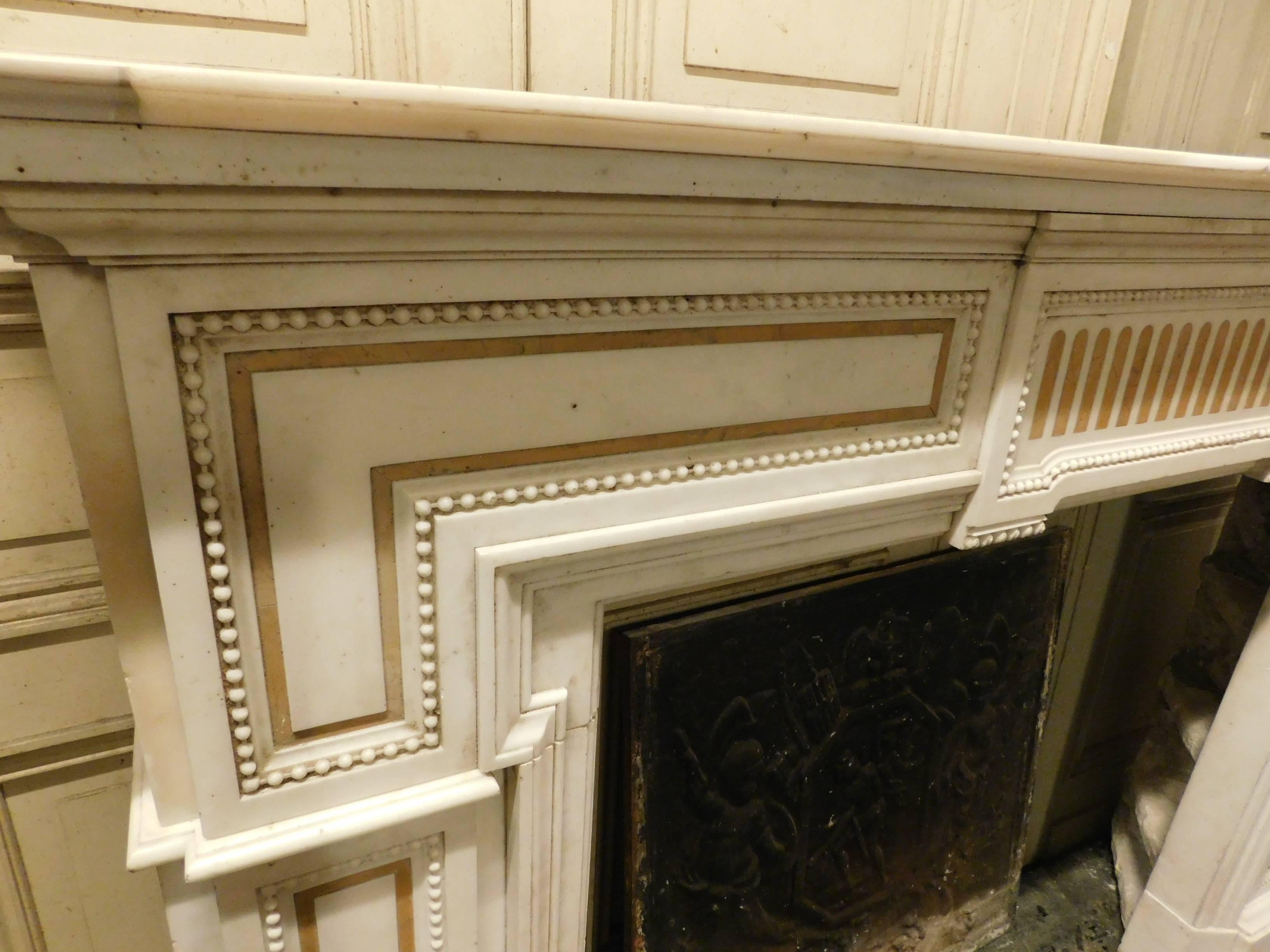 Mid-18th Century 18th Century Fireplace Made of Carrara Michelangelo Marble and Giallo Siena For Sale