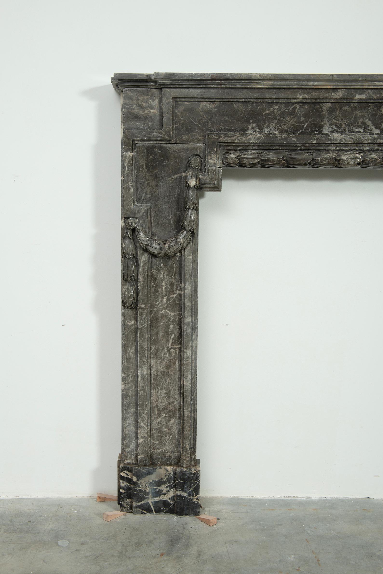 18th Century Fireplace Mantel in Gris d'Ardenne Marble For Sale 3