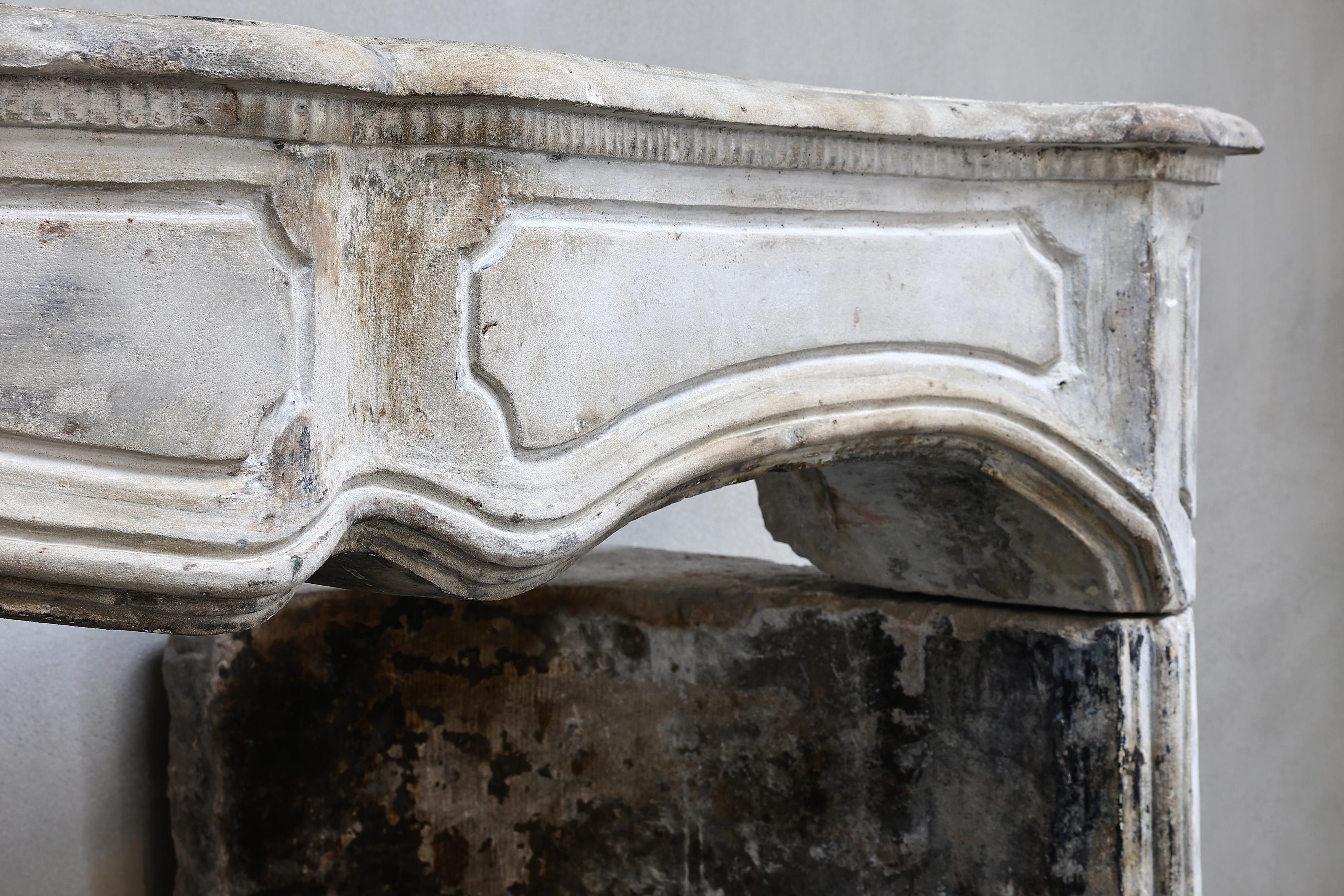 18th Century Fireplace of French Limestone in the Style of Louis XV In Good Condition For Sale In Made, NL