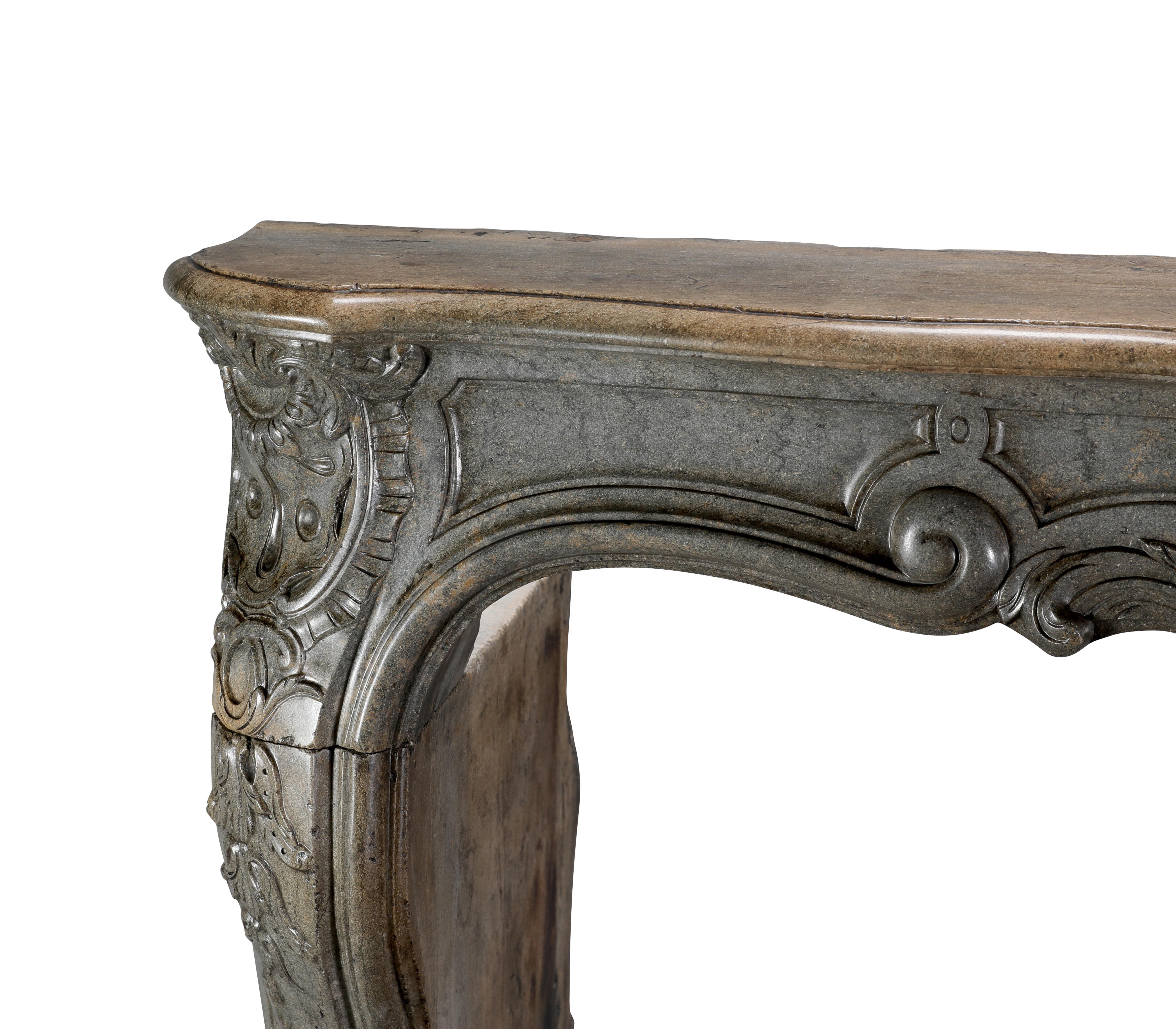 18th Century Fireplace Surround In Bicolour Stone From French Demeure For Sale 5