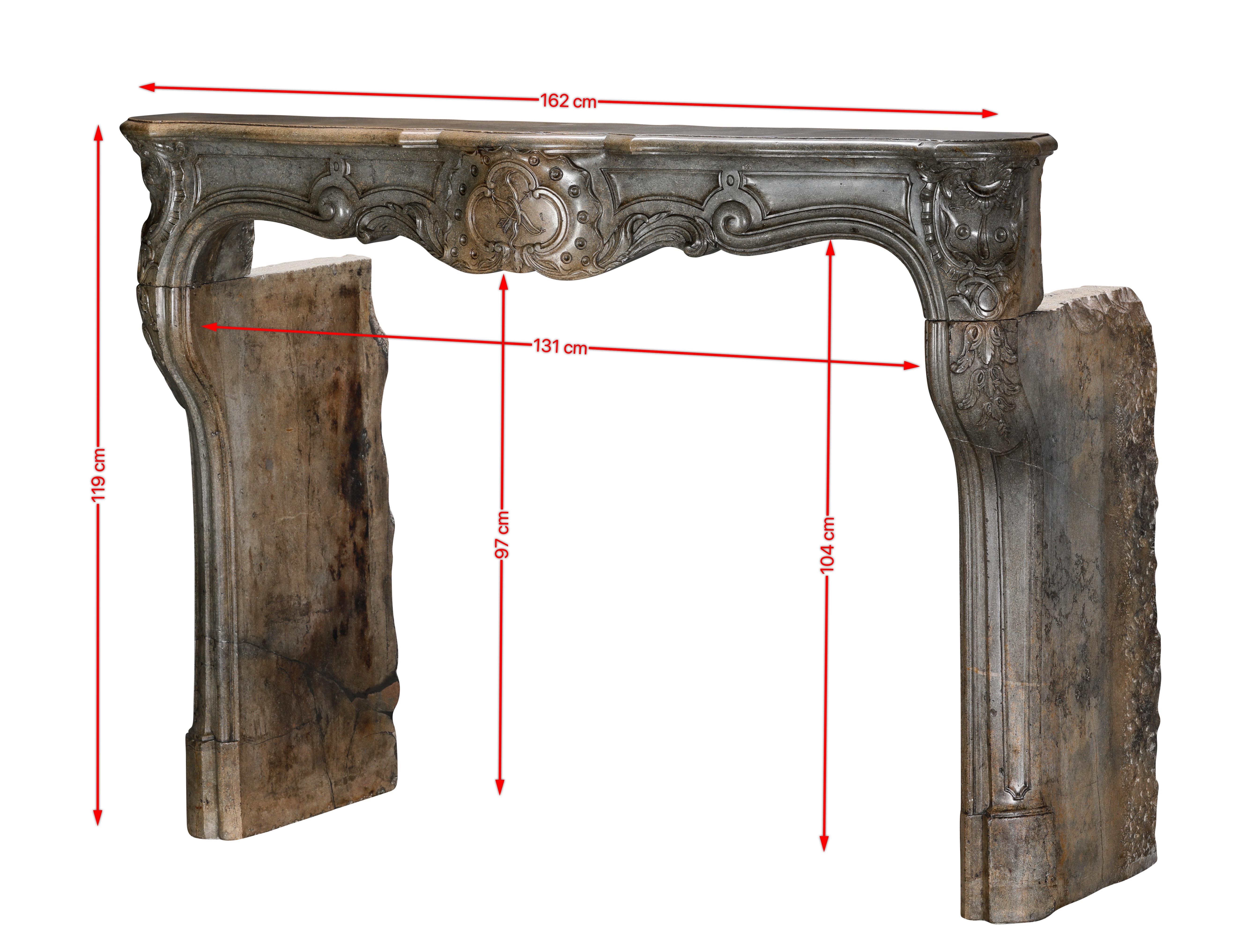 18th Century Fireplace Surround In Bicolour Stone From French Demeure In Excellent Condition For Sale In Beervelde, BE