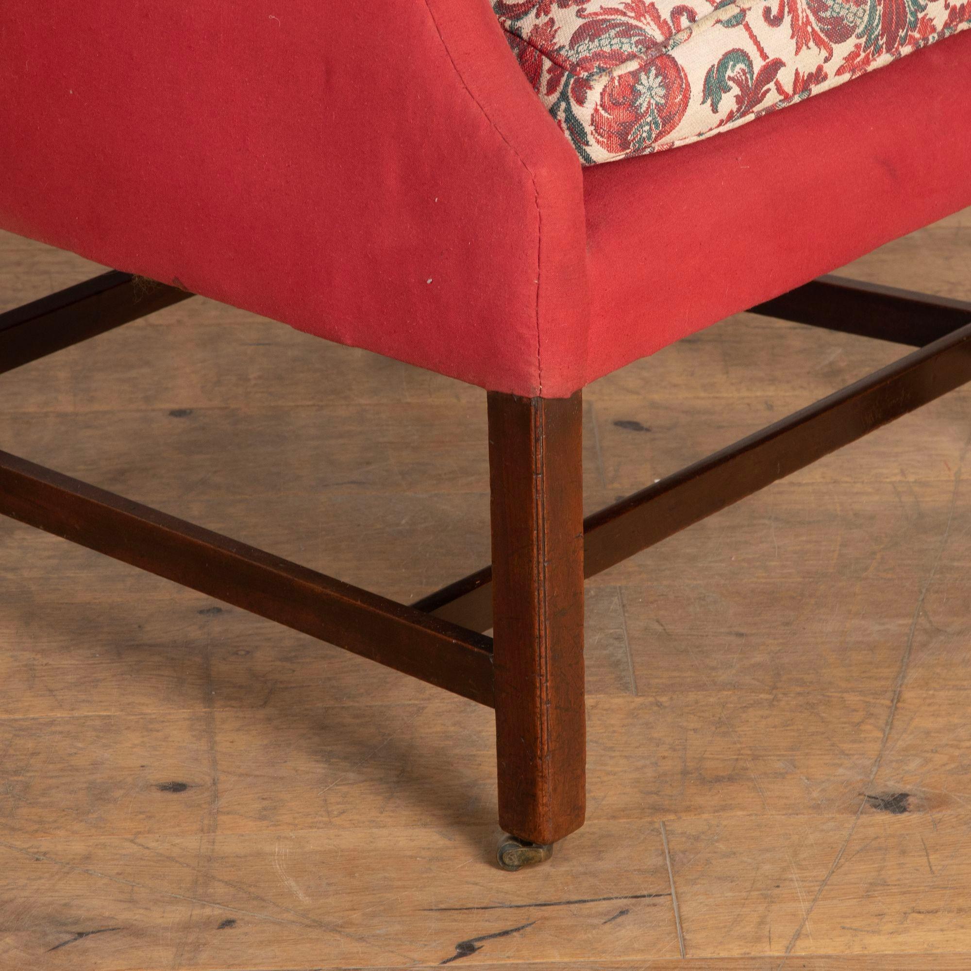Fauteuil de cheminée à dossier du XVIIIe siècle Bon état - En vente à Gloucestershire, GB