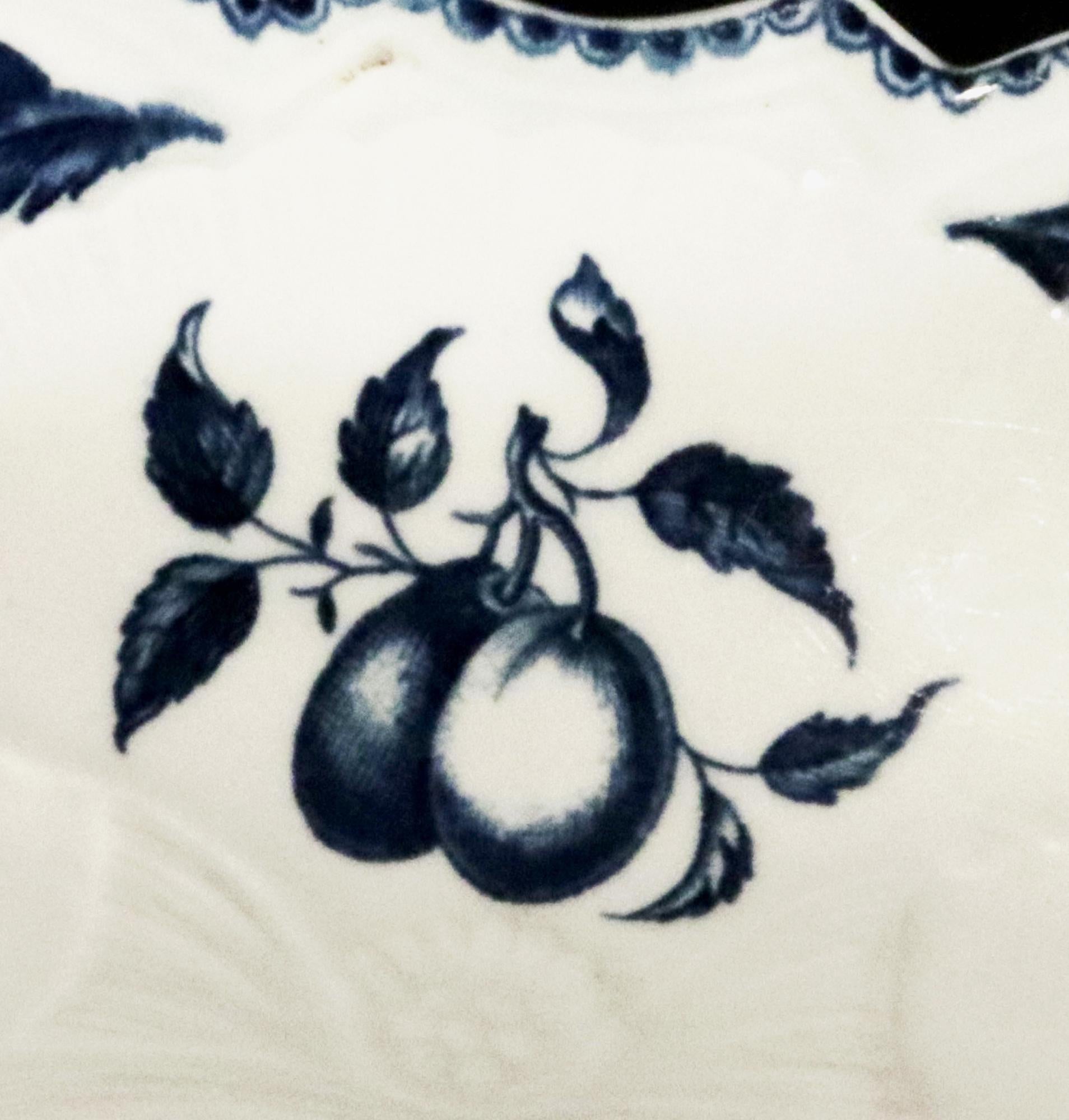 18th Century First Period Worcester Porcelain Pine Cone Pattern Junket Dish For Sale 4