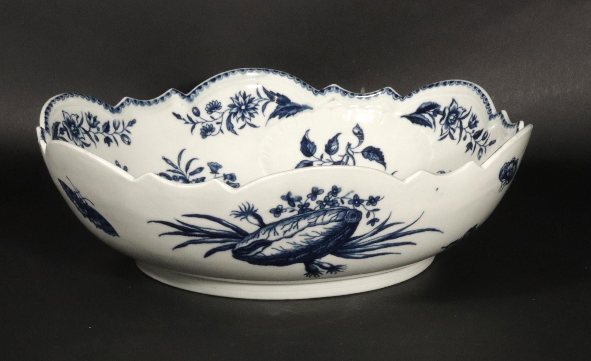 Late 18th Century 18th Century First Period Worcester Porcelain Pine Cone Pattern Junket Dish For Sale