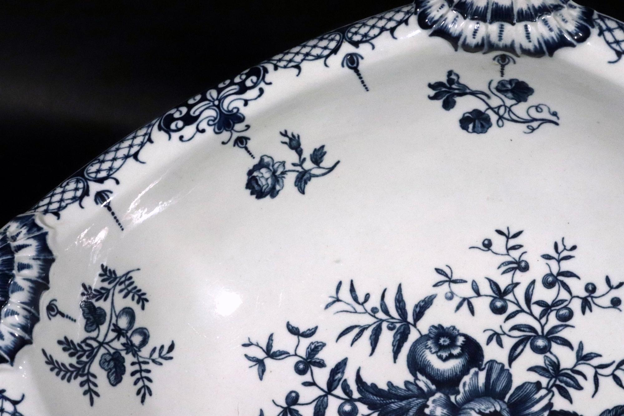 18th Century First Period Worcester Porcelain Pine Cone Pattern Shaped Basin For Sale 4