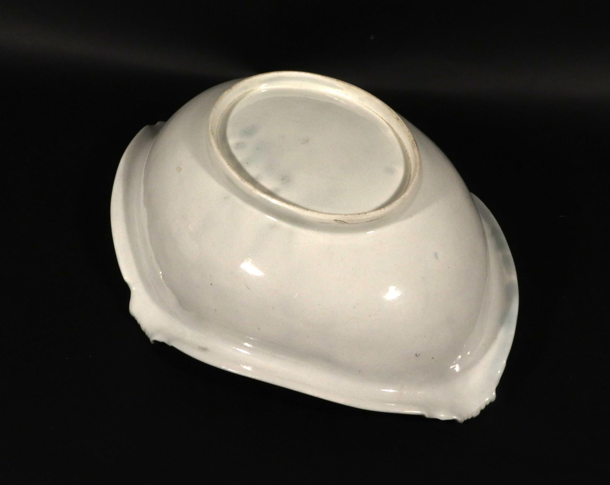 18th Century First Period Worcester Porcelain Pine Cone Pattern Shaped Basin For Sale 5