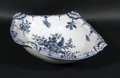 Bacino a forma di pigna in porcellana di Worcester del primo periodo del XVIII secolo