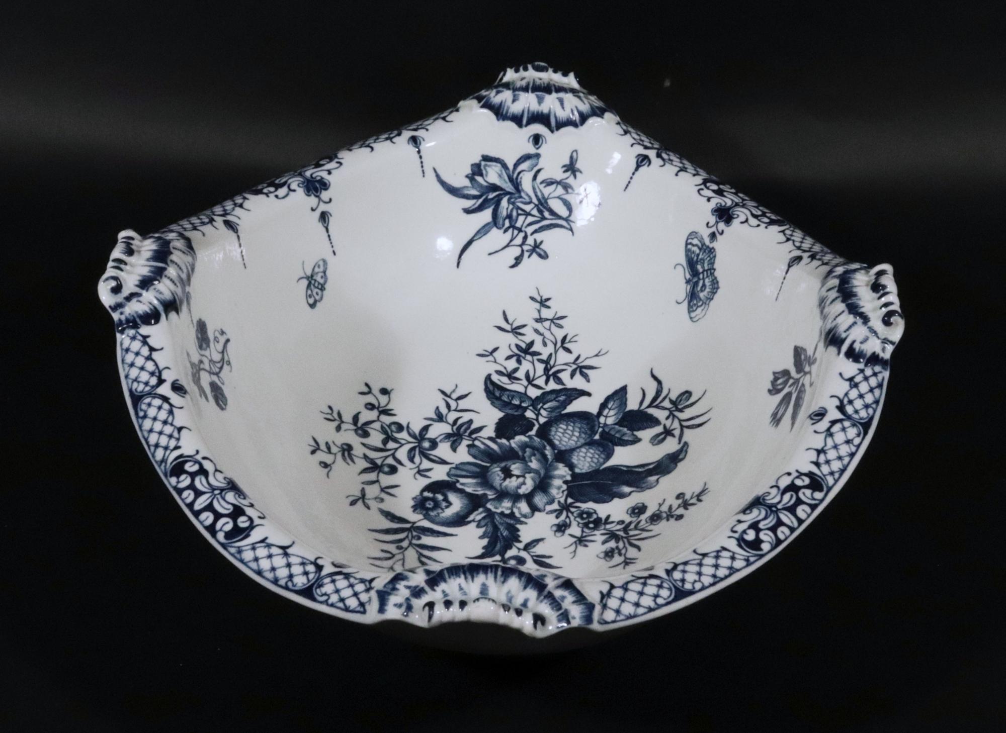 18th Century First Period Worcester Porcelain Pine Cone Pattern Shaped Basin In Good Condition For Sale In Downingtown, PA