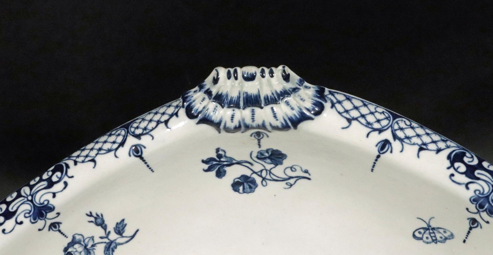 18th Century First Period Worcester Porcelain Pine Cone Pattern Shaped Basin For Sale 1