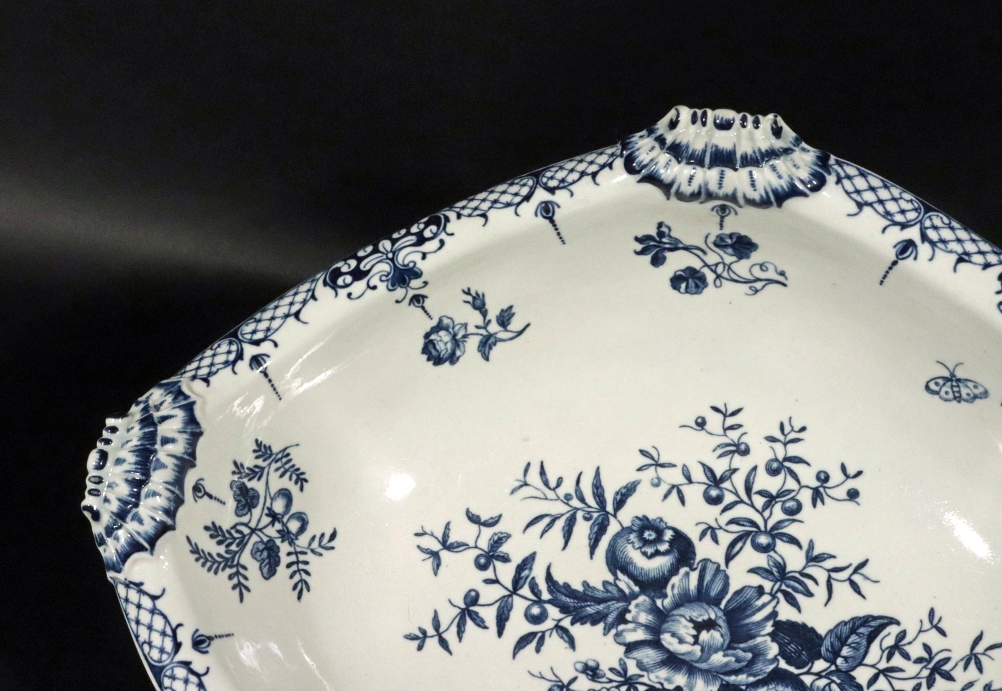 18th Century First Period Worcester Porcelain Pine Cone Pattern Shaped Basin For Sale 2