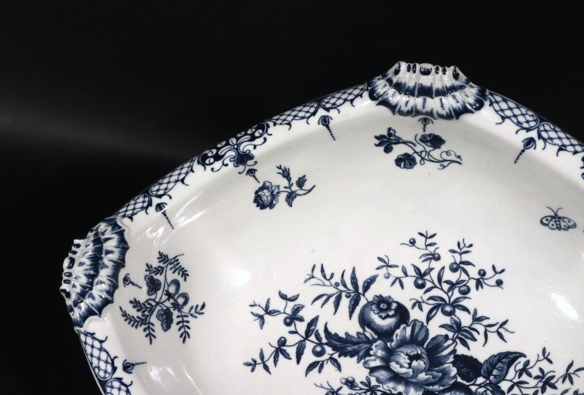 18th Century First Period Worcester Porcelain Pine Cone Pattern Shaped Basin For Sale 3