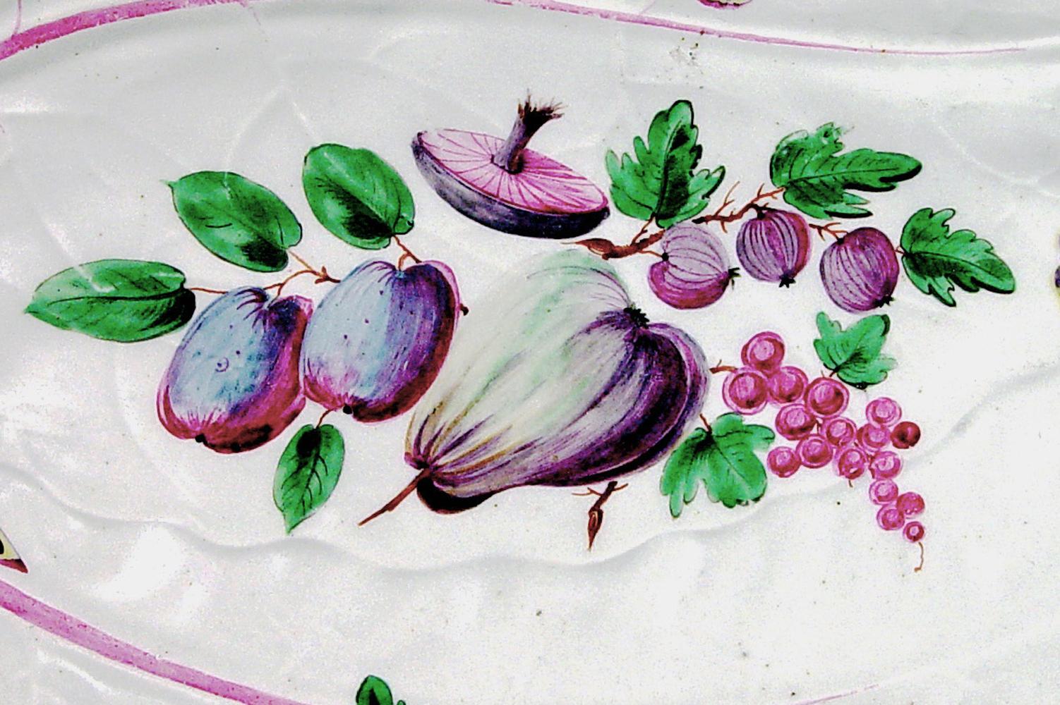 18th Century First Period Worcester Porcelain Polychrome Leaf Dish In Good Condition For Sale In Downingtown, PA