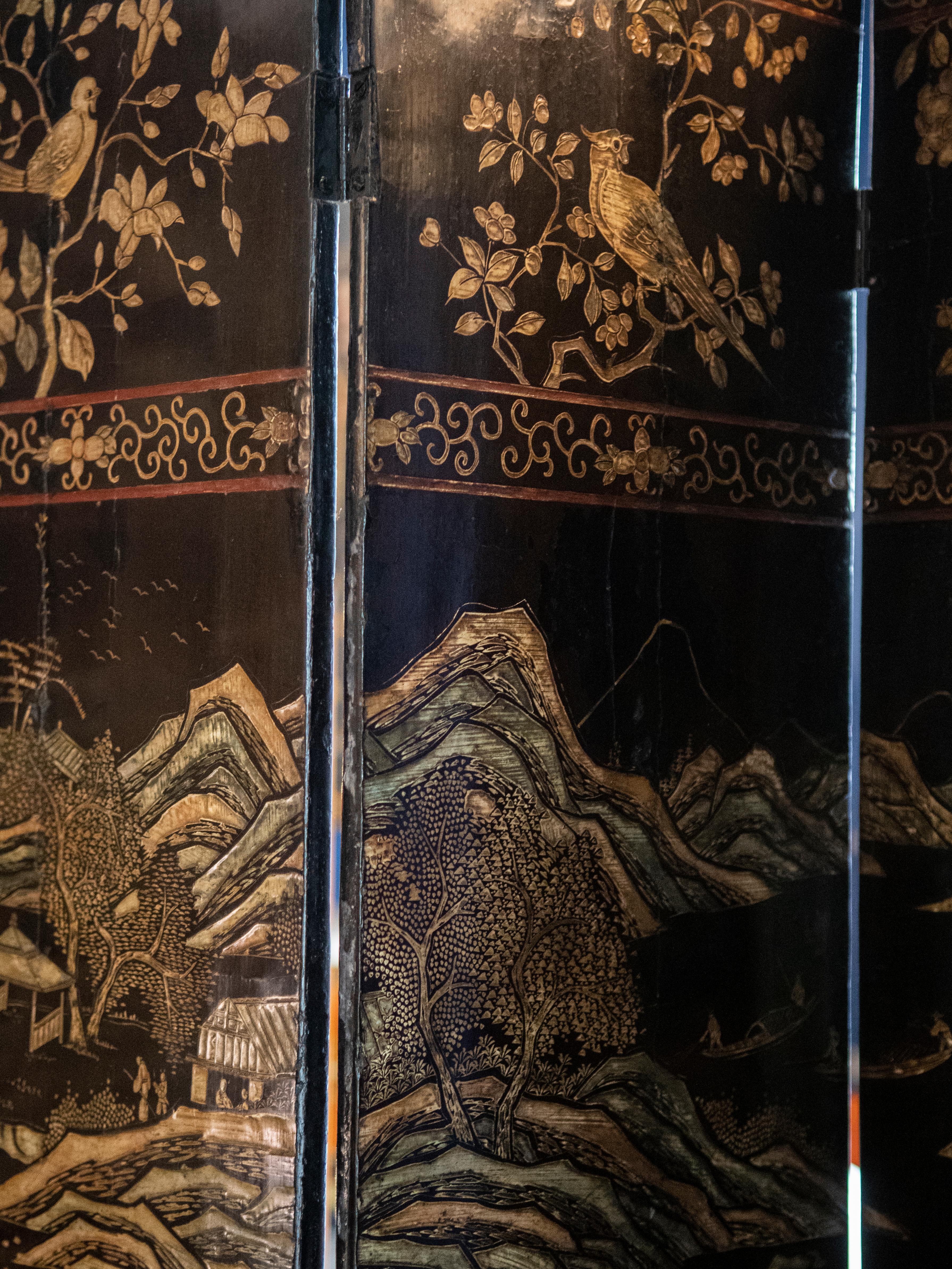 
Transport yourself back to the opulent splendor of the 18th century with this magnificent Chinese five-panel black Coromandel screen, a true masterpiece of artistic and cultural heritage. Painstakingly crafted by skilled artisans, its panels depict