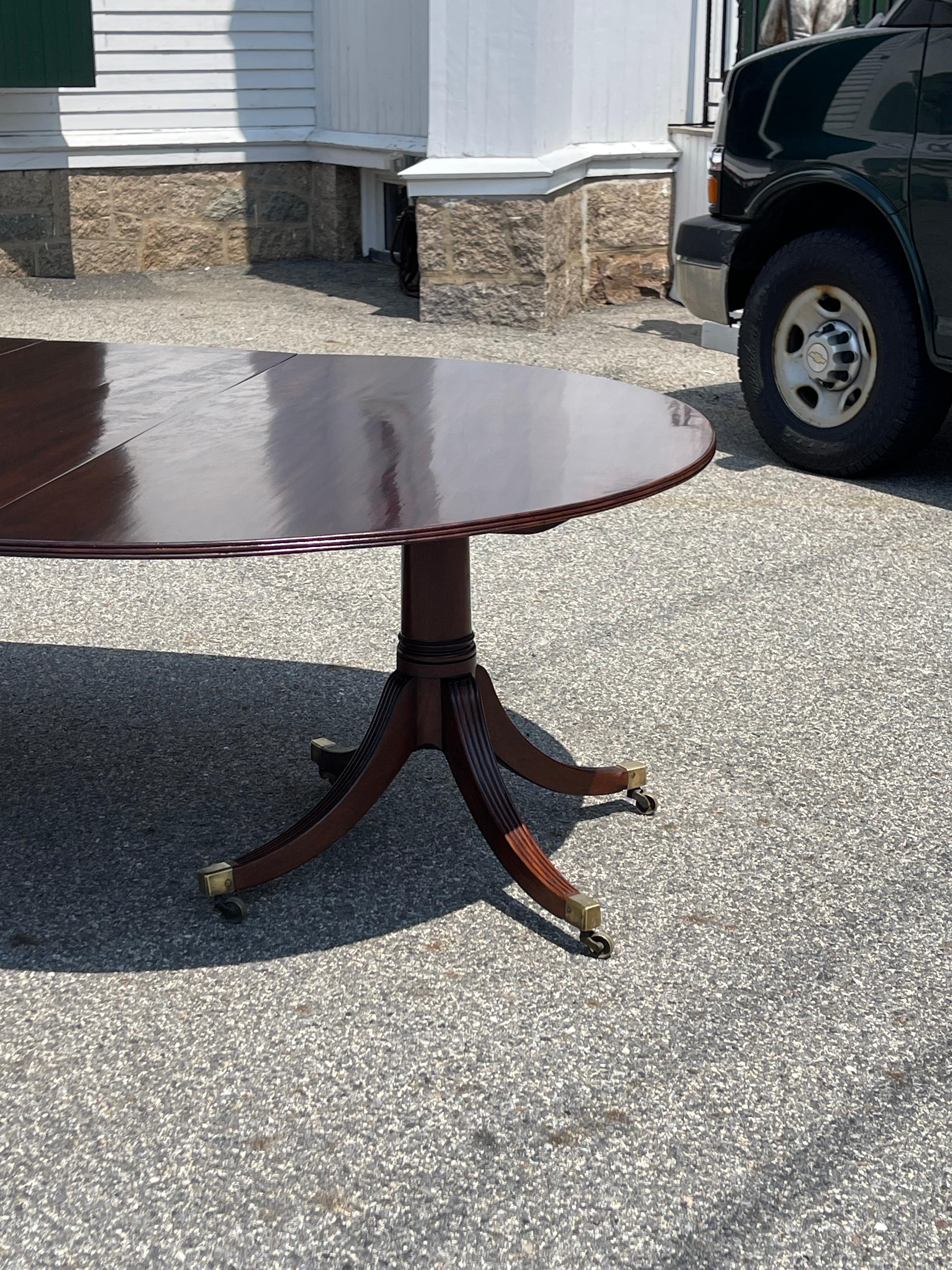  18th Century Five Pedestal Mahogany Dining Table from The Goddard Family  For Sale 1