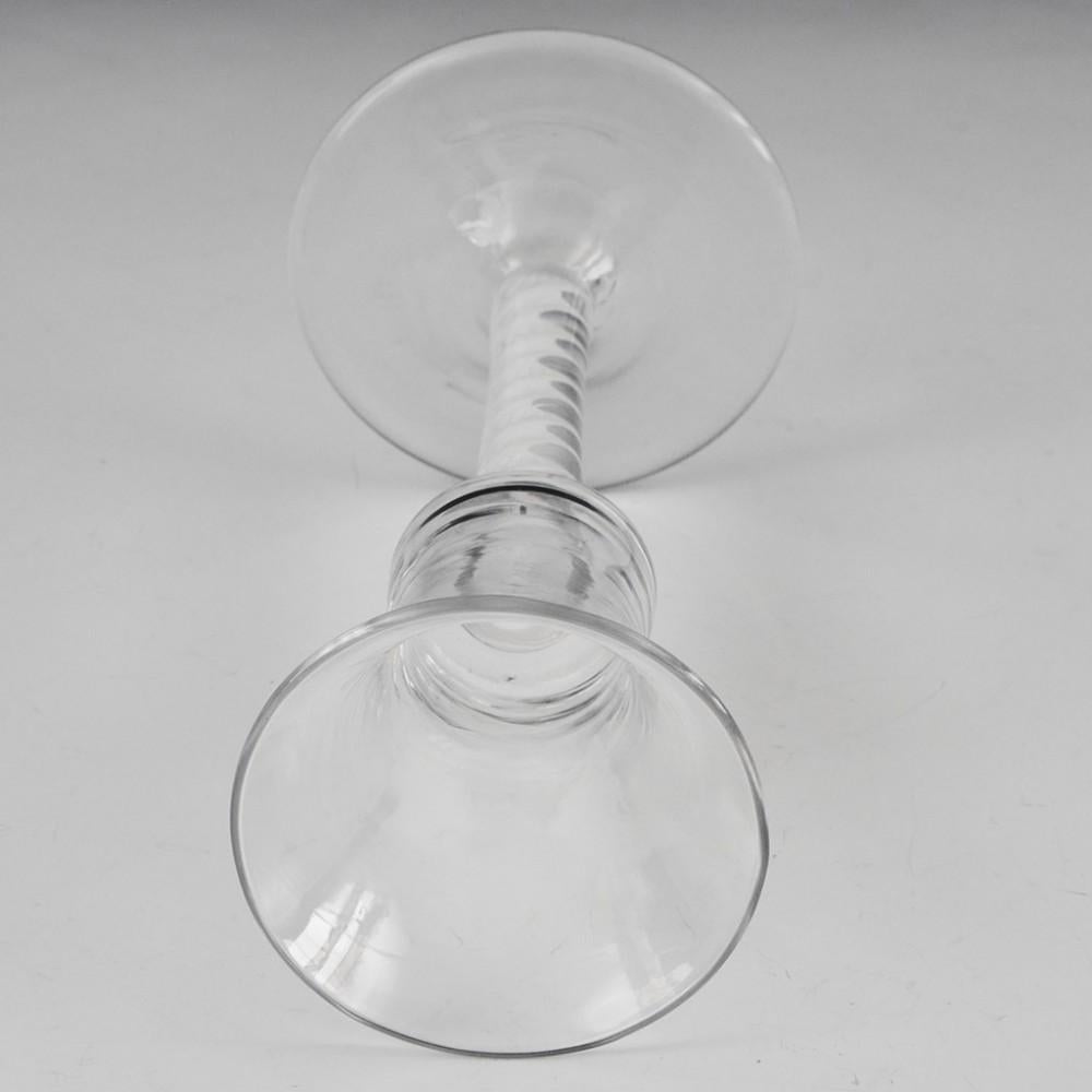 Flared Bucket Bowl Single Series Opaque Twist Weinglas aus dem 18. Jahrhundert um 1760 im Zustand „Gut“ im Angebot in Tunbridge Wells, GB